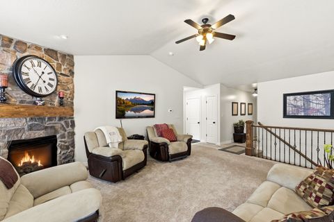 Tiny photo for 56 WHITAKER CIR, Kaysville, UT 84037 (MLS # 2141317)
