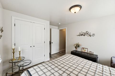 Tiny photo for 56 WHITAKER CIR, Kaysville, UT 84037 (MLS # 2141317)