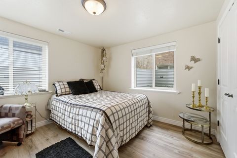 Tiny photo for 56 WHITAKER CIR, Kaysville, UT 84037 (MLS # 2141317)
