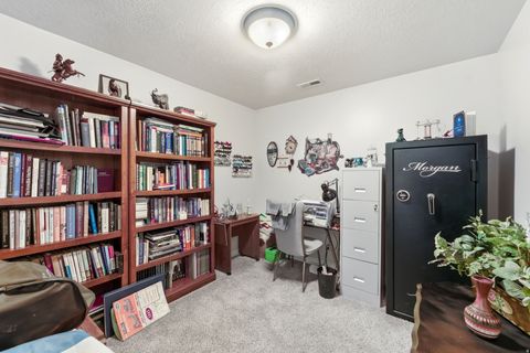 Tiny photo for 56 WHITAKER CIR, Kaysville, UT 84037 (MLS # 2141317)