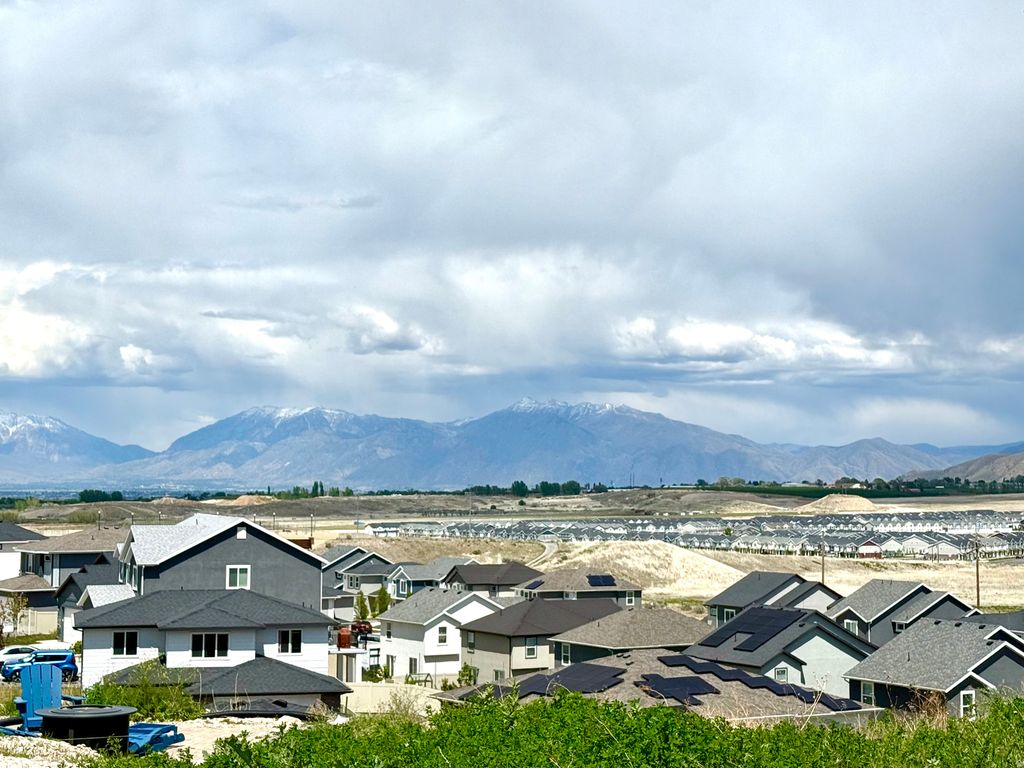Photo of 1823 S LONGVIEW RD, Santaquin, UT 84655 (MLS # 2156279)