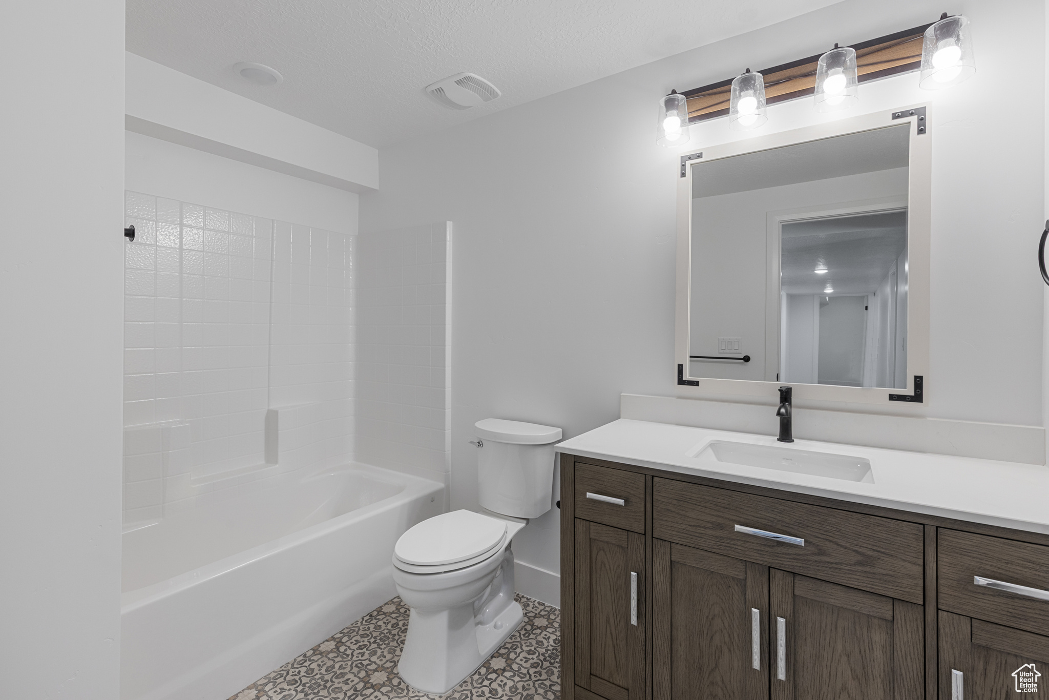 CRESCENT HILLS - Residential