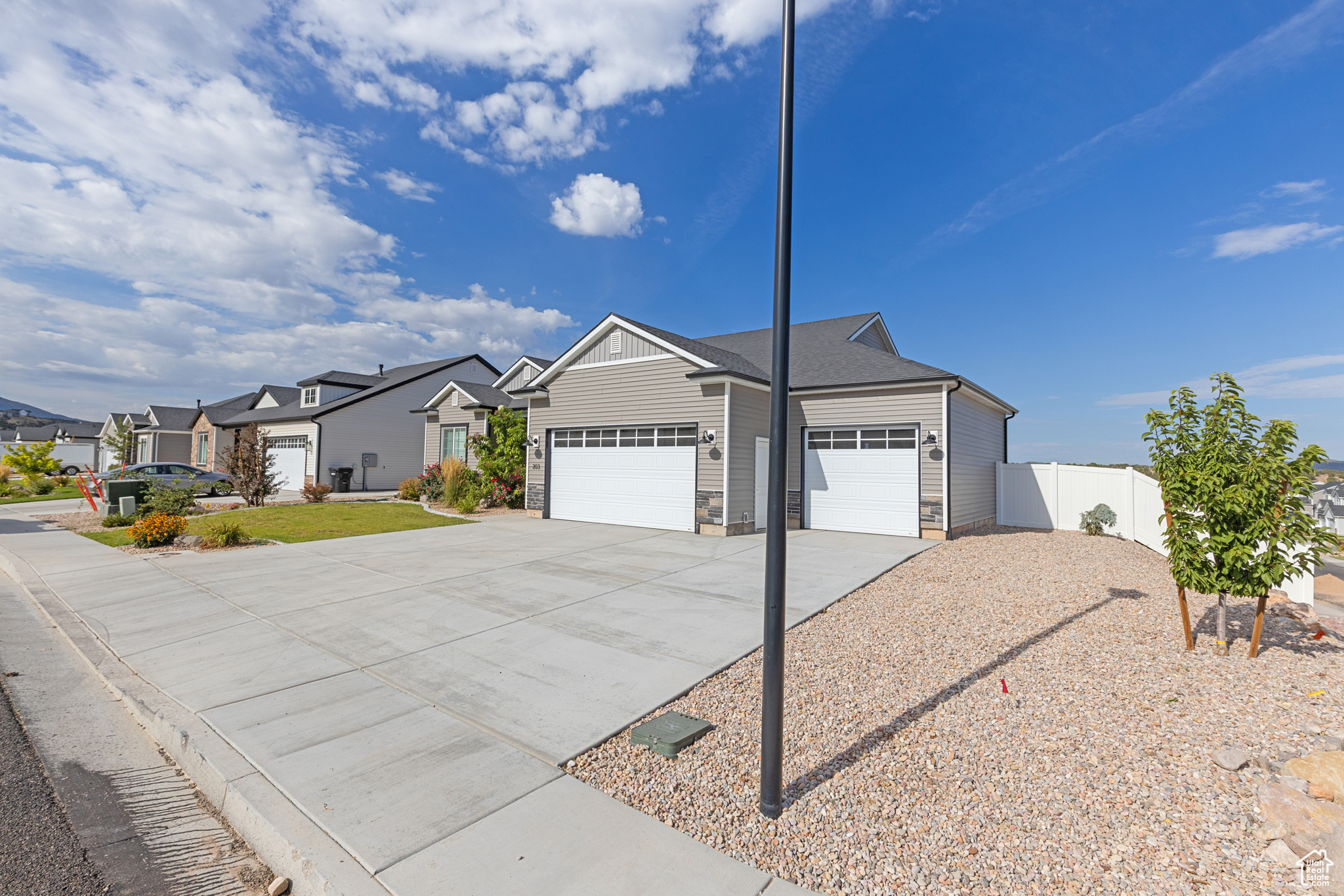 CRESCENT HILLS - Residential