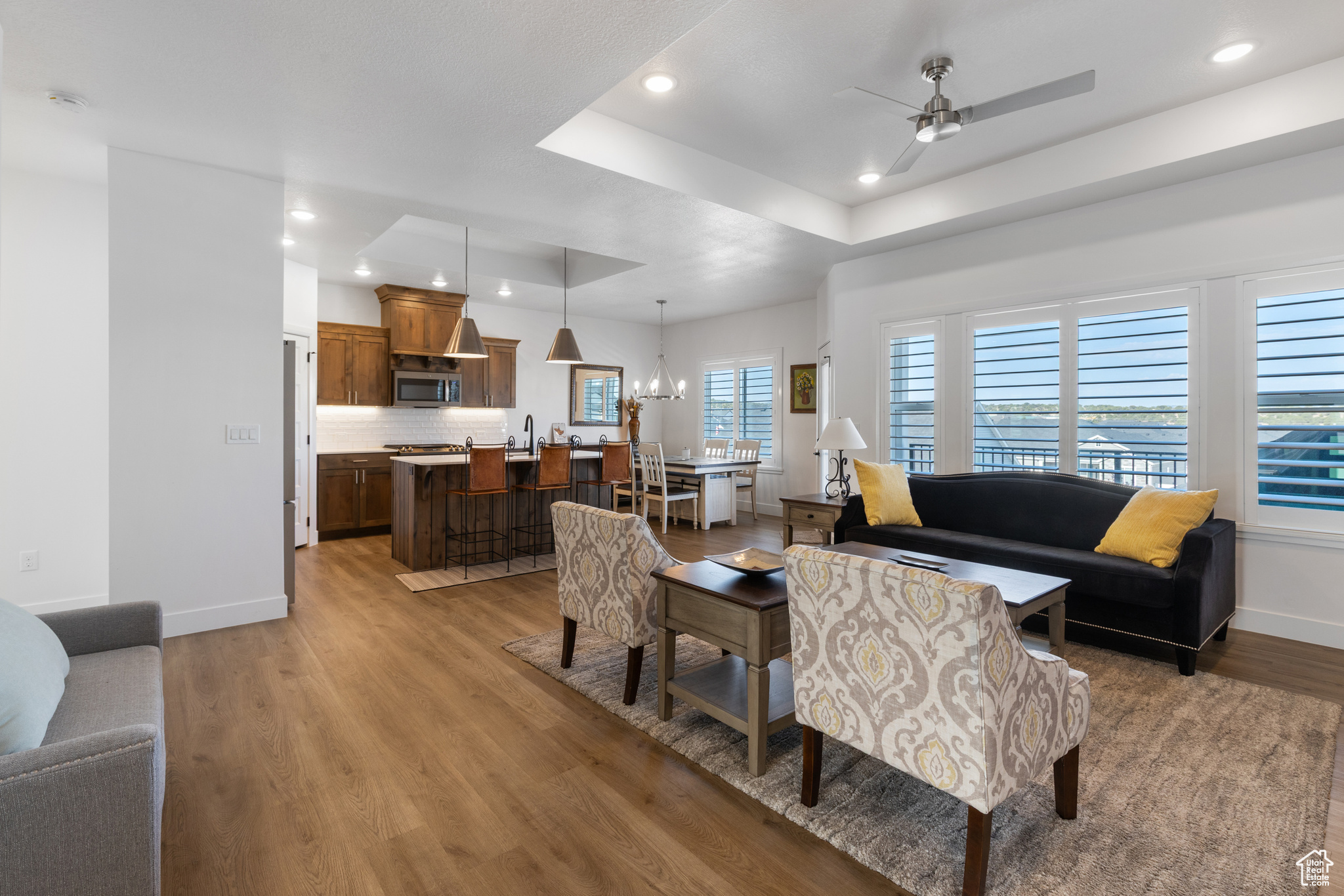 CRESCENT HILLS - Residential