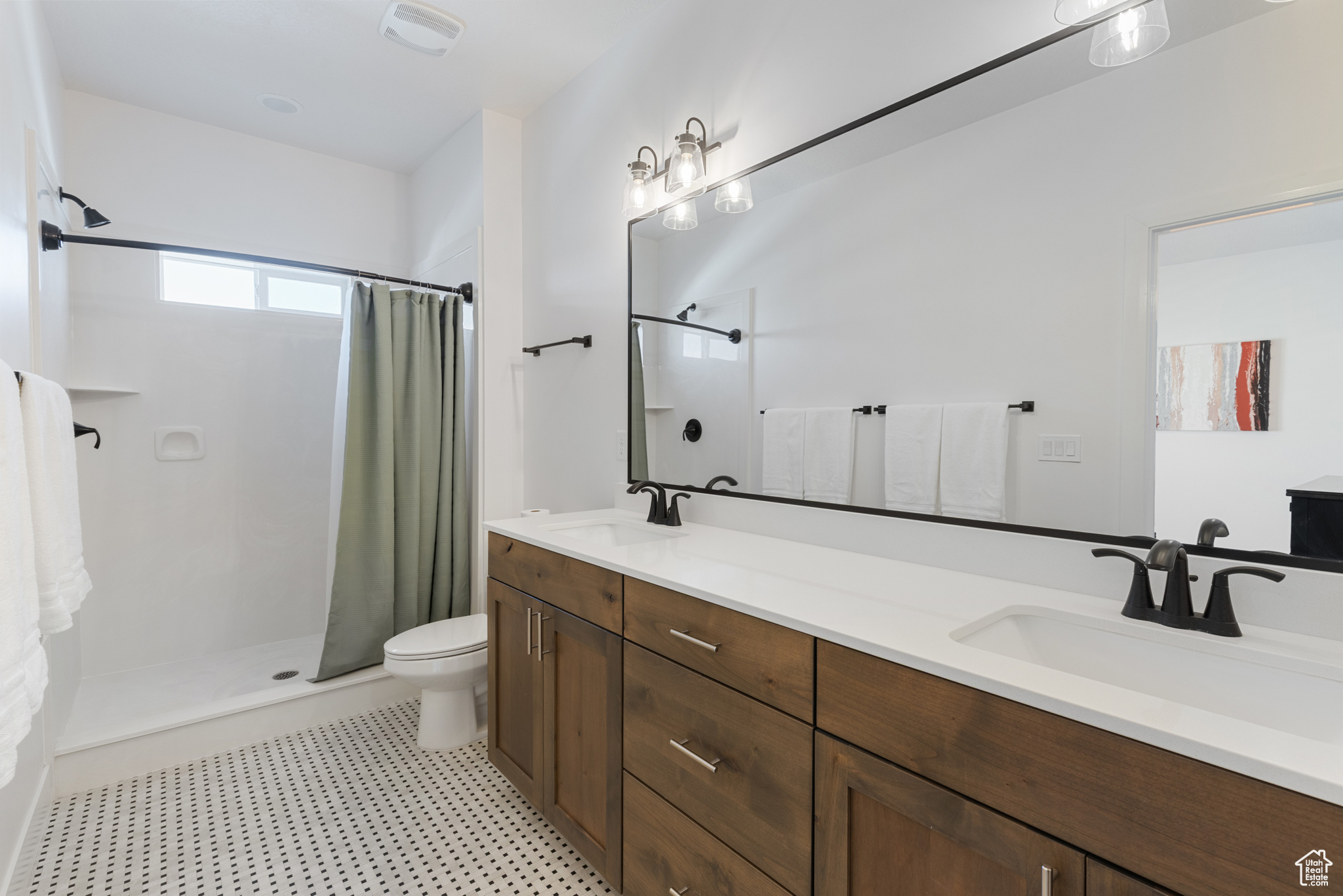 CRESCENT HILLS - Residential