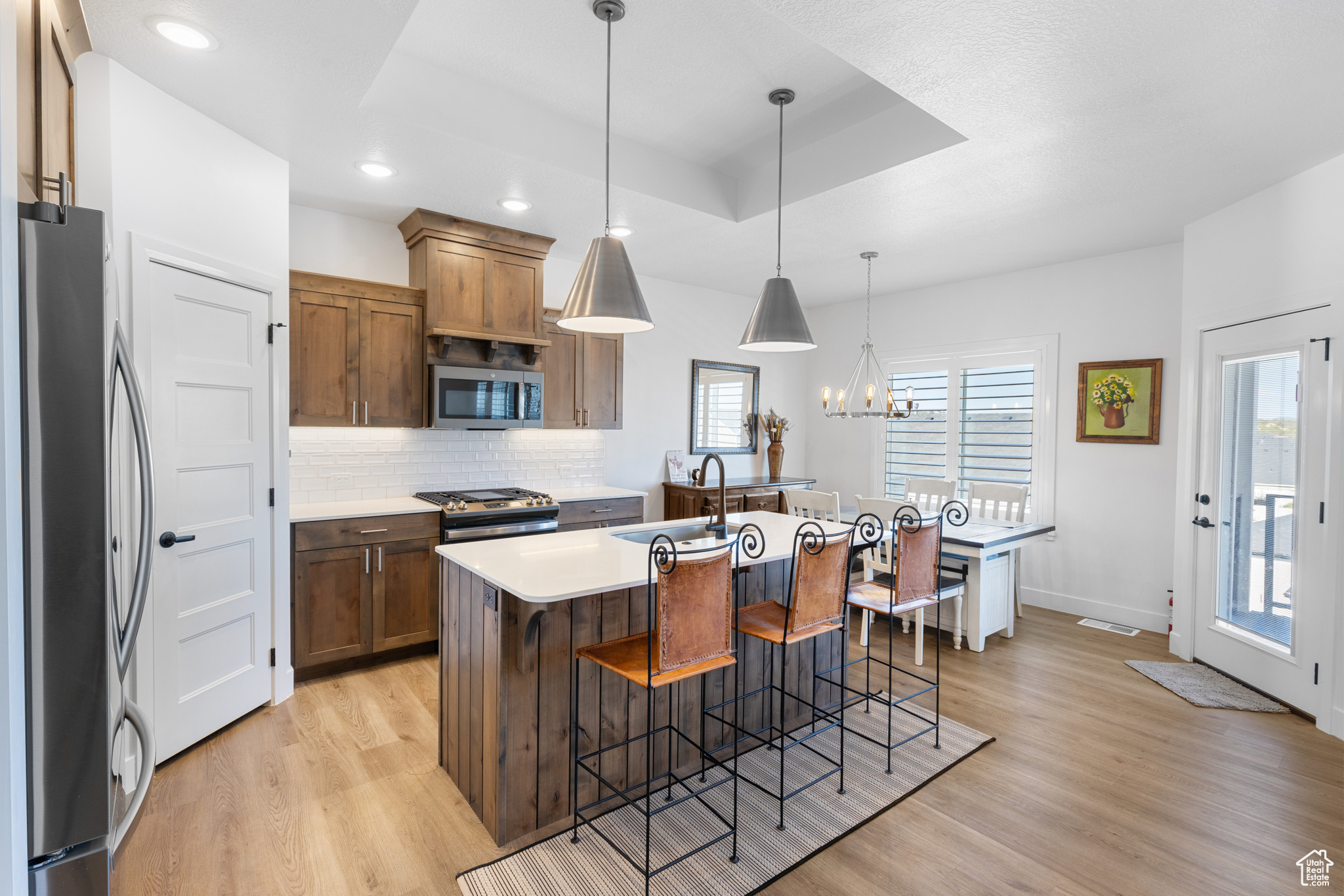 CRESCENT HILLS - Residential