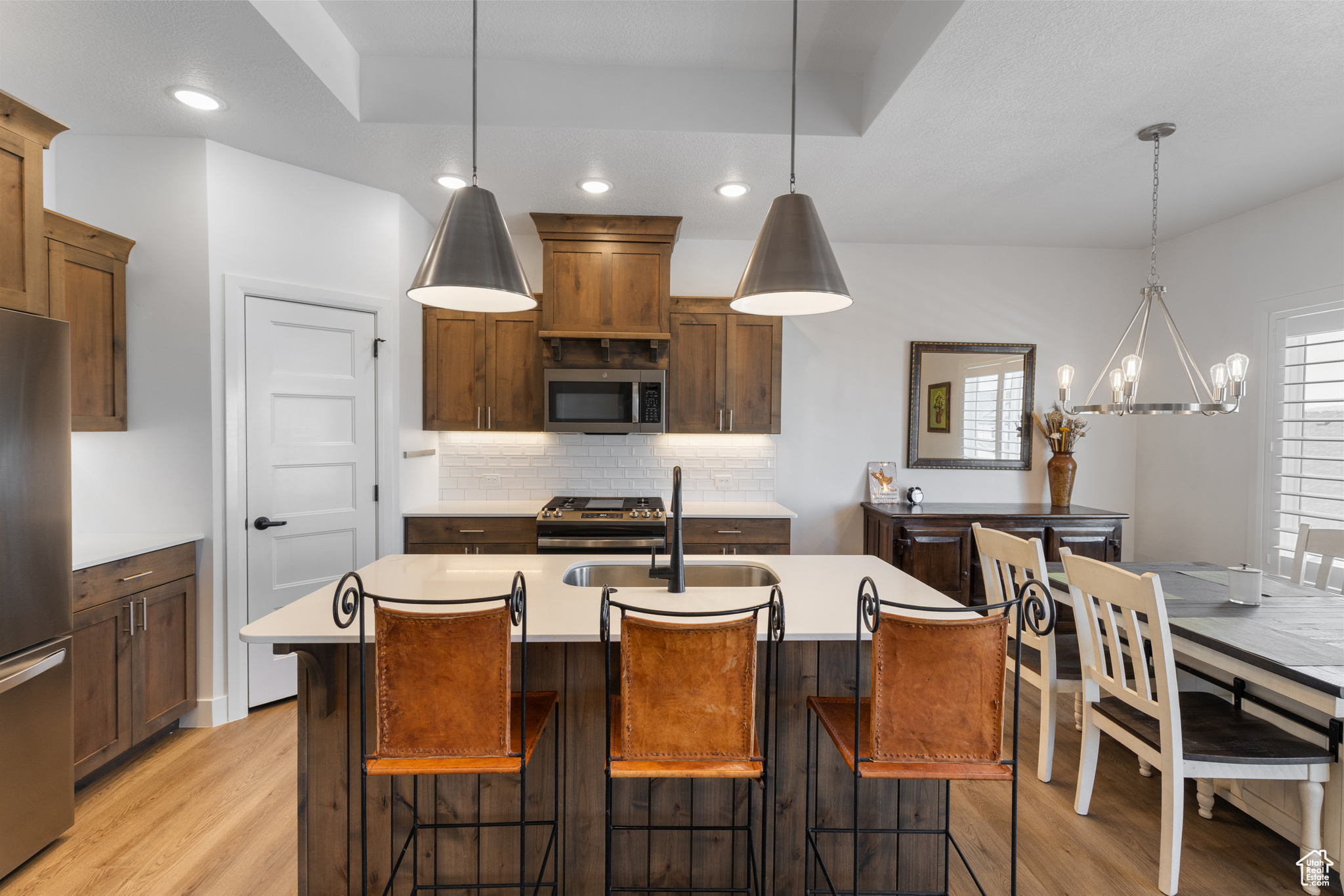 CRESCENT HILLS - Residential