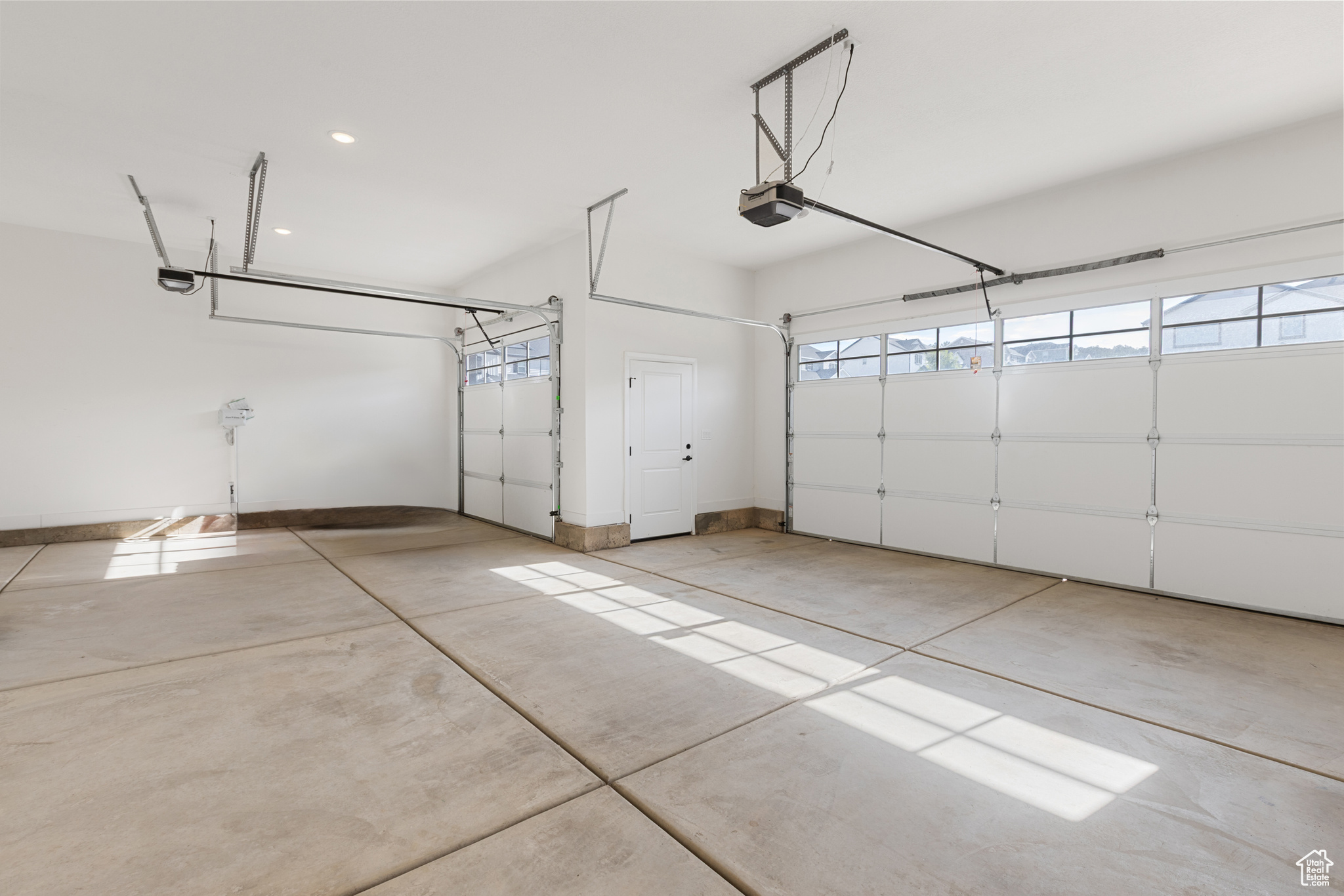 CRESCENT HILLS - Residential