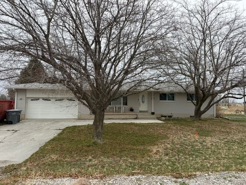 Photo of 10537 S 3010 W, South Jordan, UT 84095 (MLS # 2141937)