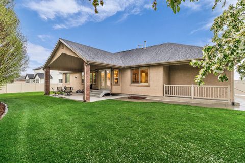 Tiny photo for 816 N 2700 W, Layton, UT 84041 (MLS # 2147868)