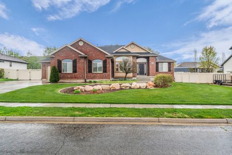 Photo of 816 N 2700 W, Layton, UT 84041 (MLS # 2147868)