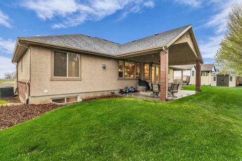 Tiny photo for 816 N 2700 W, Layton, UT 84041 (MLS # 2147868)