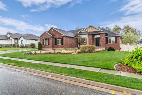 Tiny photo for 816 N 2700 W, Layton, UT 84041 (MLS # 2147868)