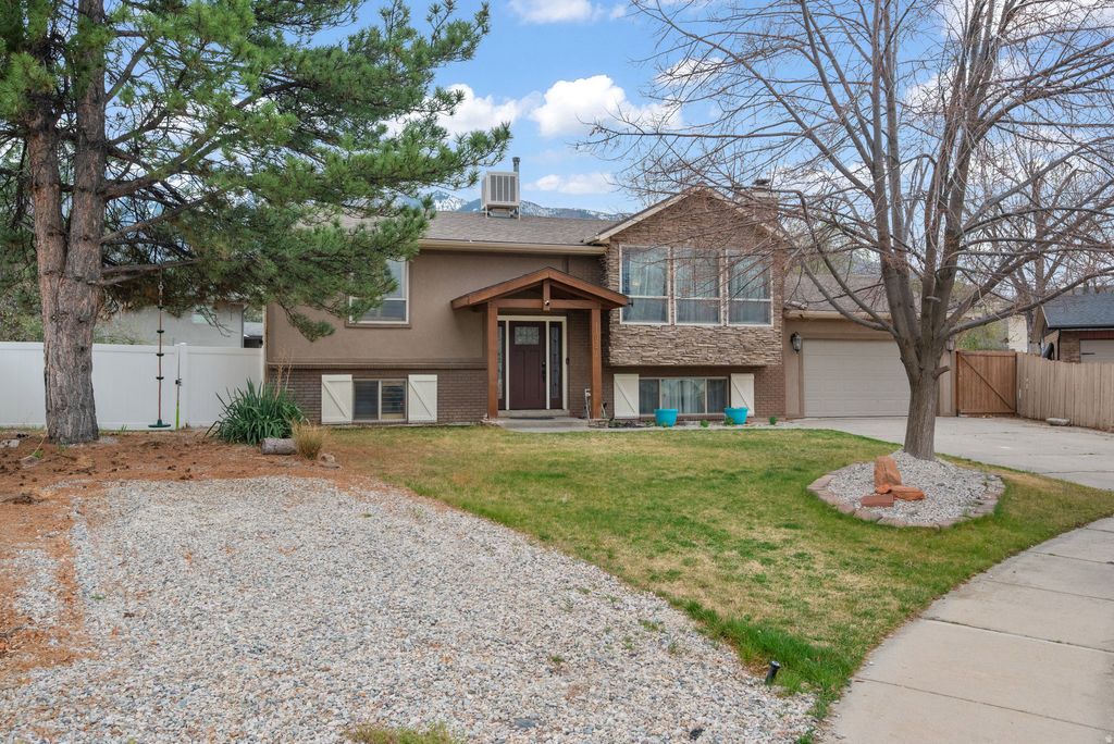Photo of 11037 S ROBINSON CIR E, Sandy, UT 84092 (MLS # 2147046)