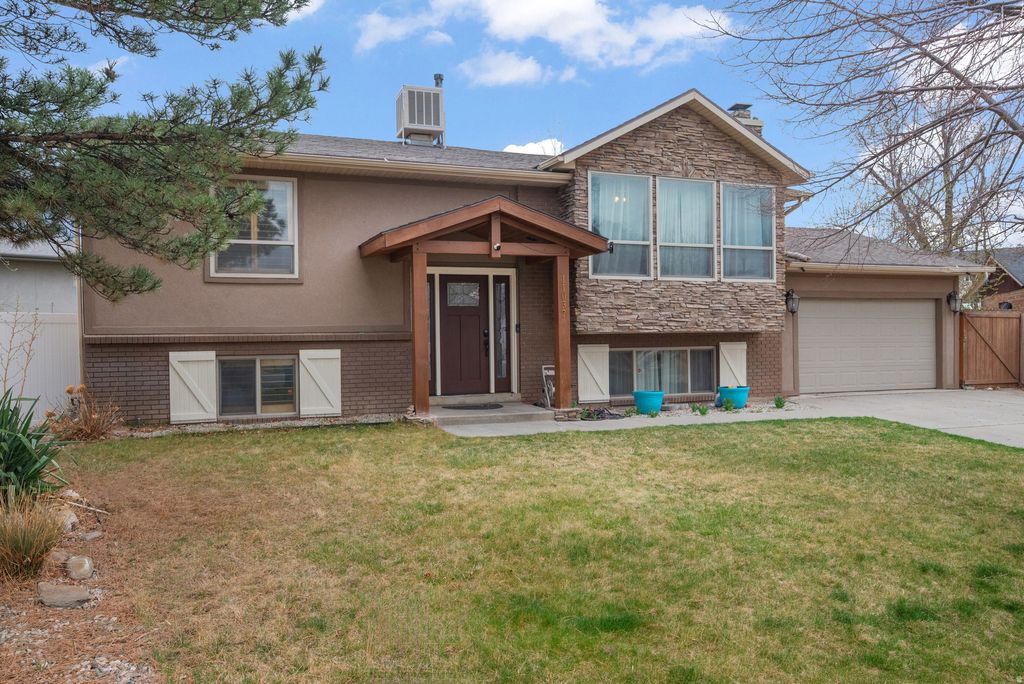 Photo of 11037 S ROBINSON CIR E, Sandy, UT 84092 (MLS # 2147046)