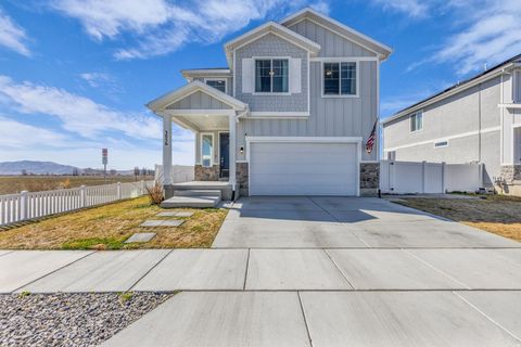 Photo of 3056 S 2725 W, Syracuse, UT 84075 (MLS # 2142687)