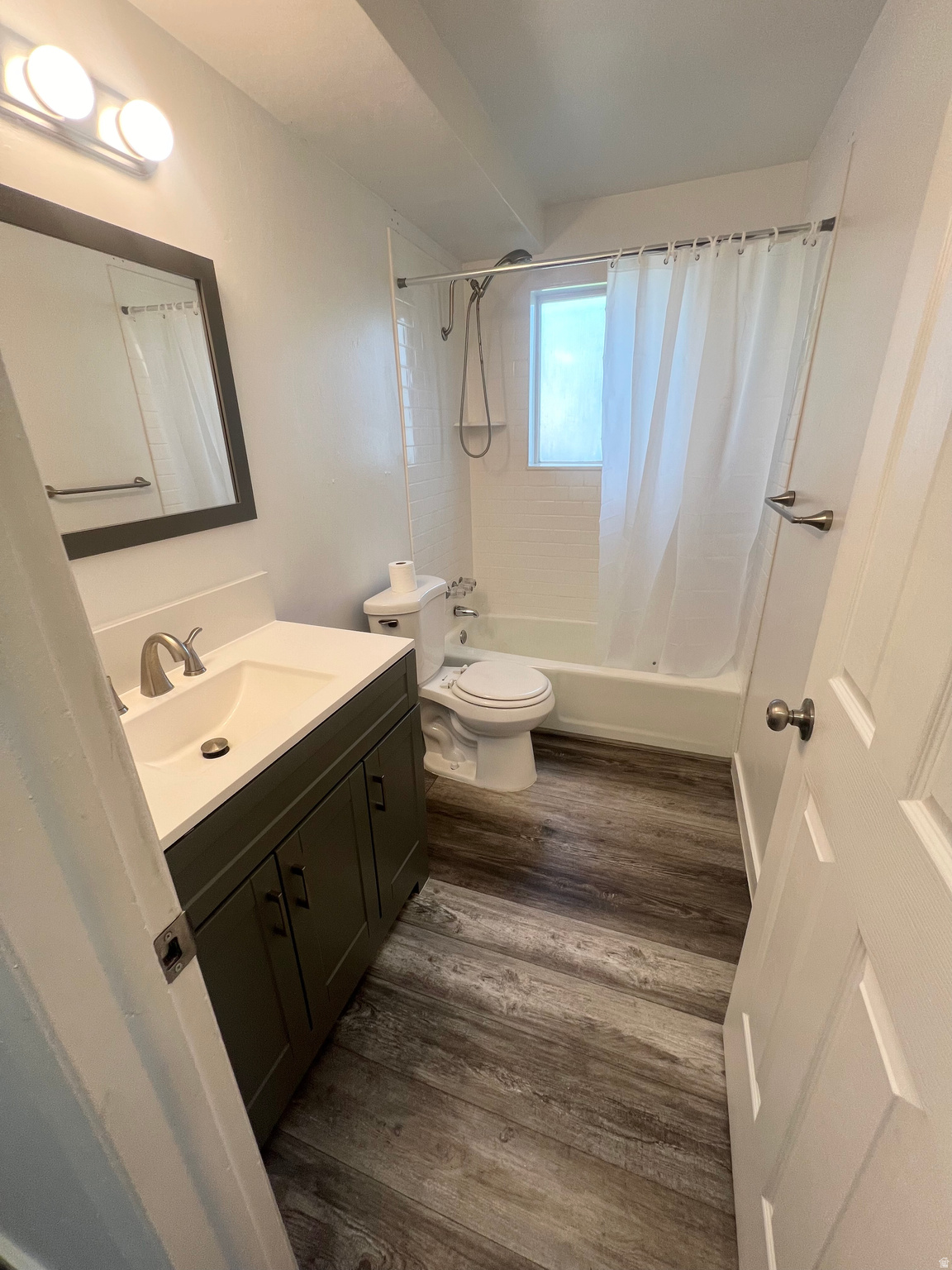 OAKLEY SUB - Residential Lease