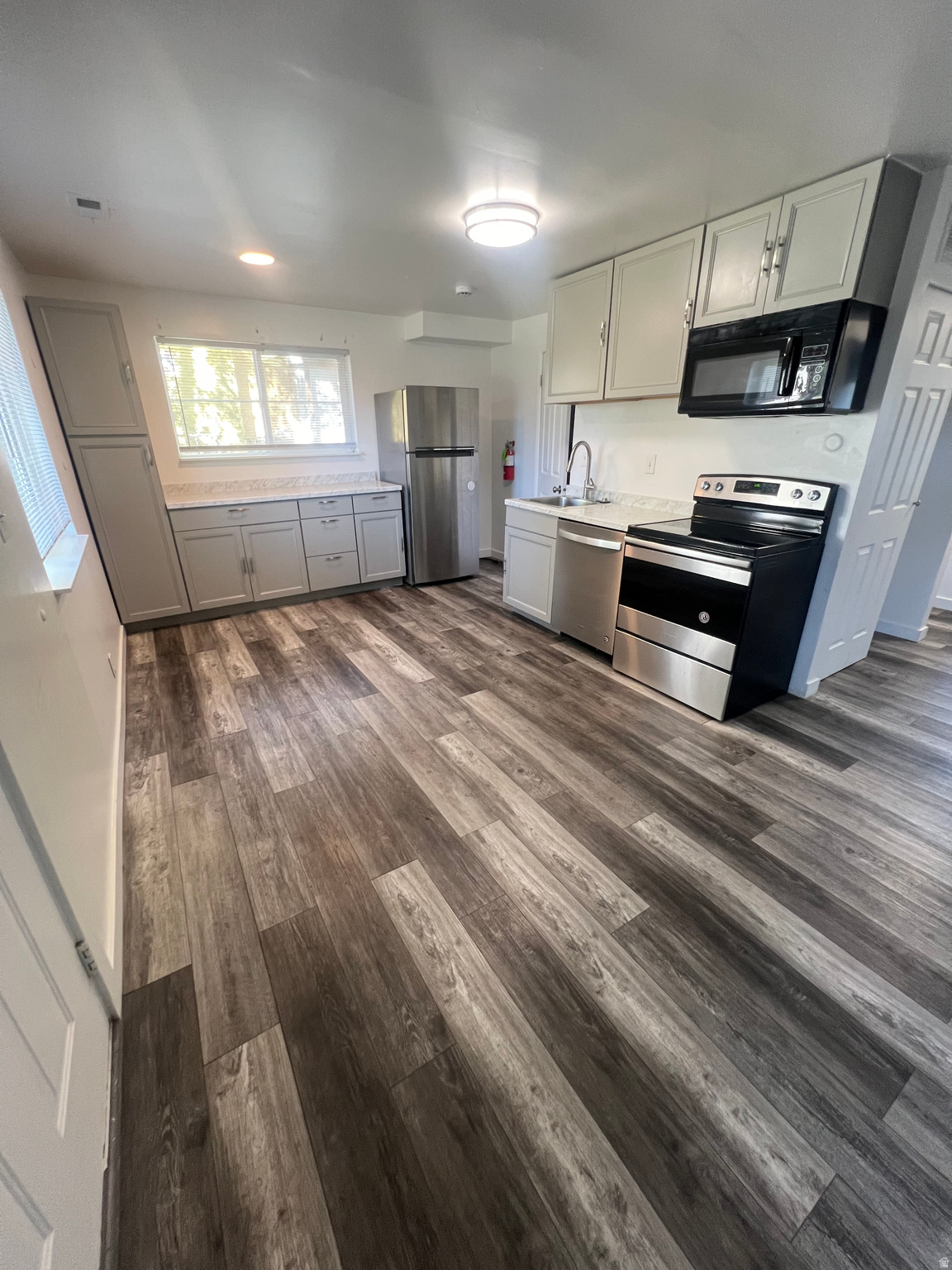 OAKLEY SUB - Residential Lease