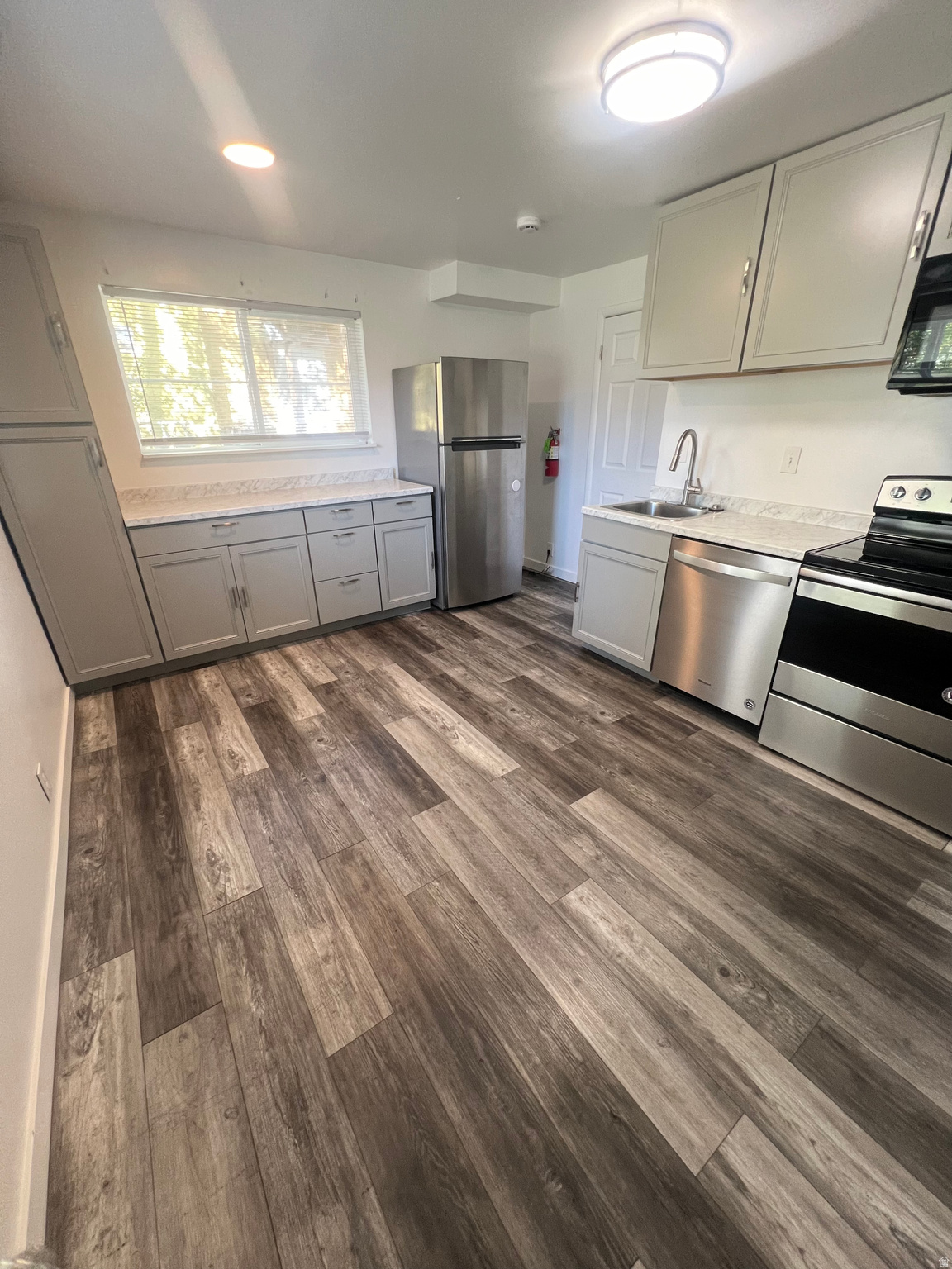 OAKLEY SUB - Residential Lease