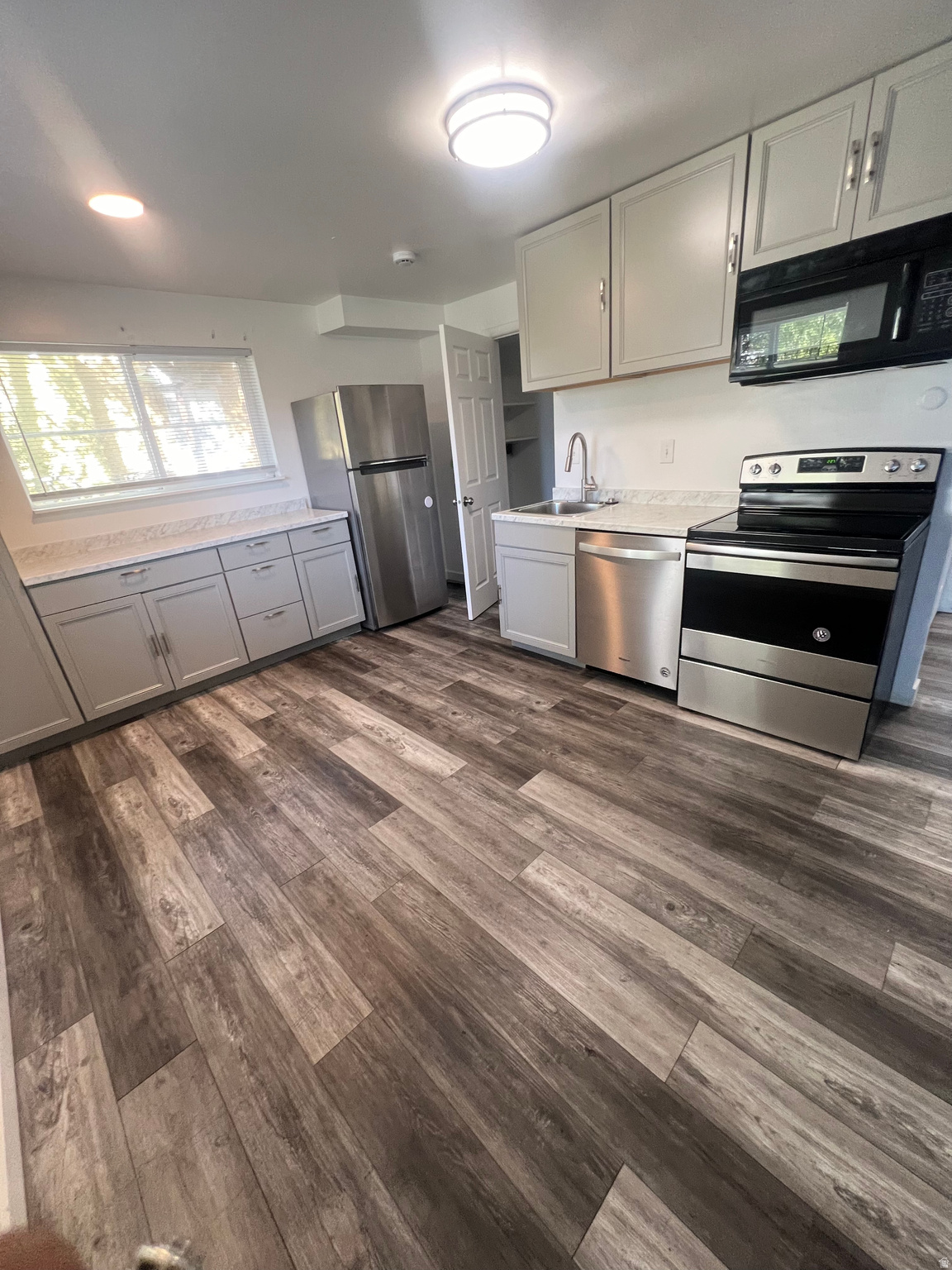 OAKLEY SUB - Residential Lease