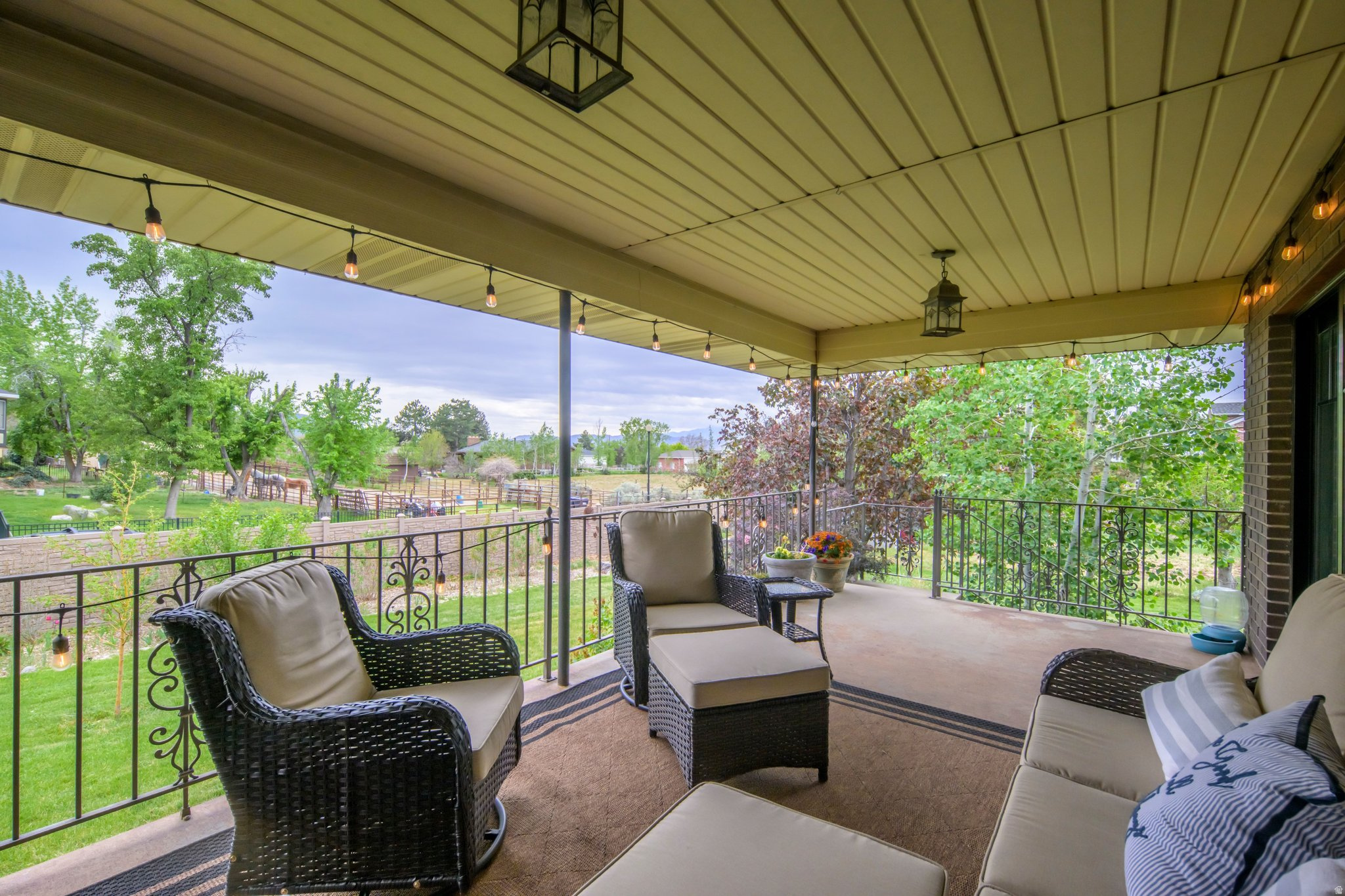 MOUNT MAJESTIC ACRES - Residential