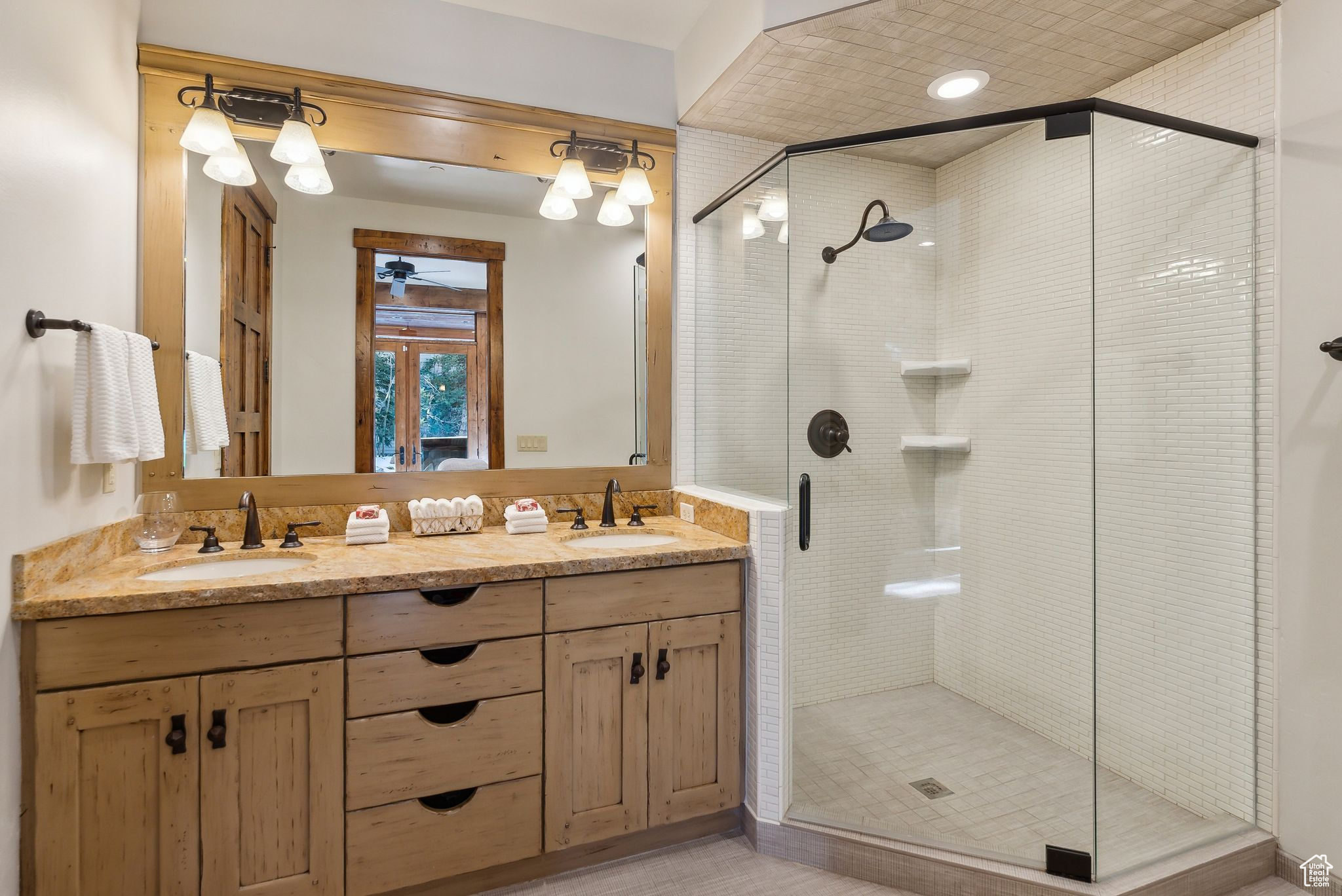 KNOLL ESTATES - Residential