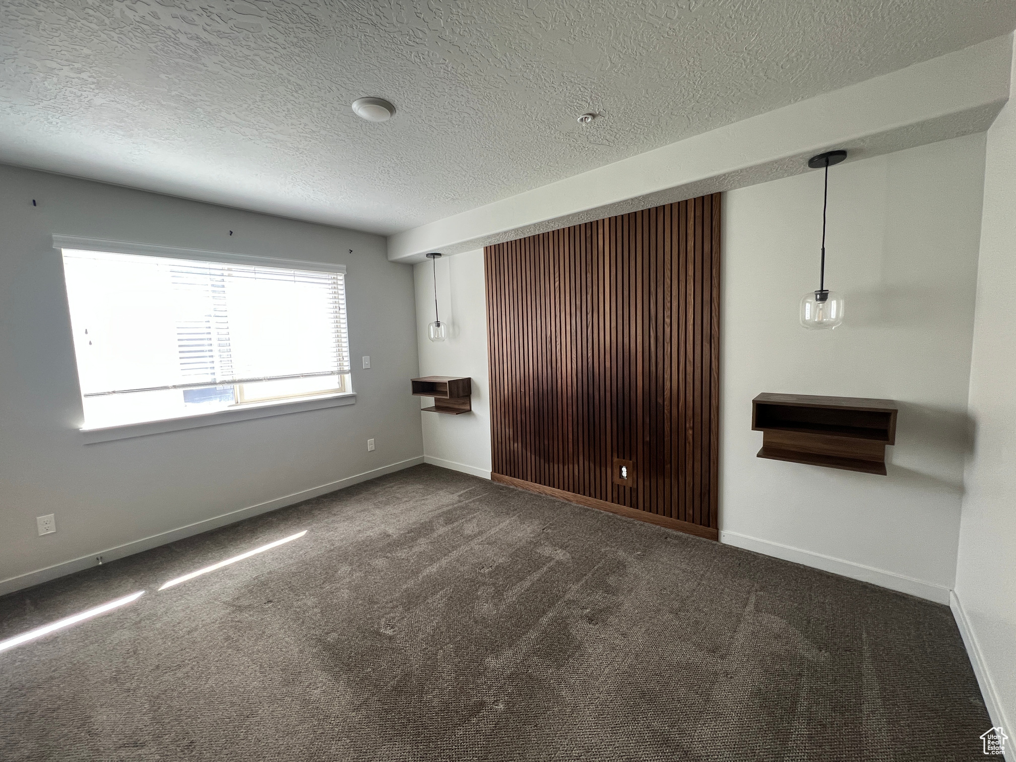 RUNNING HORSE - Residential