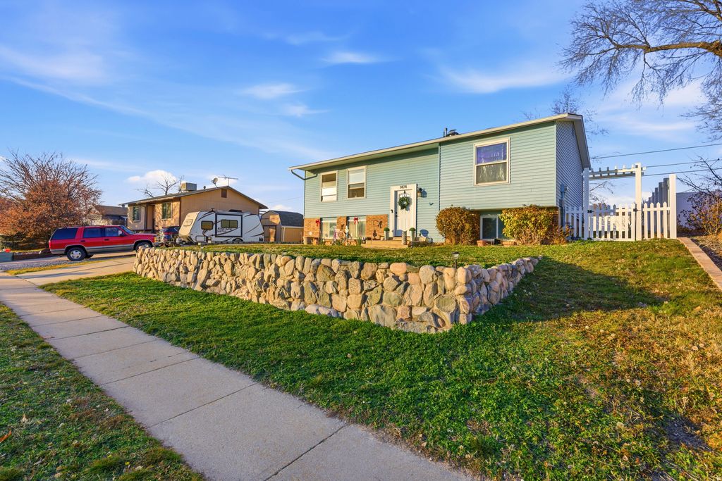 Photo of 1474 W 1200 N, Layton, UT 84041 (MLS # 2127199)