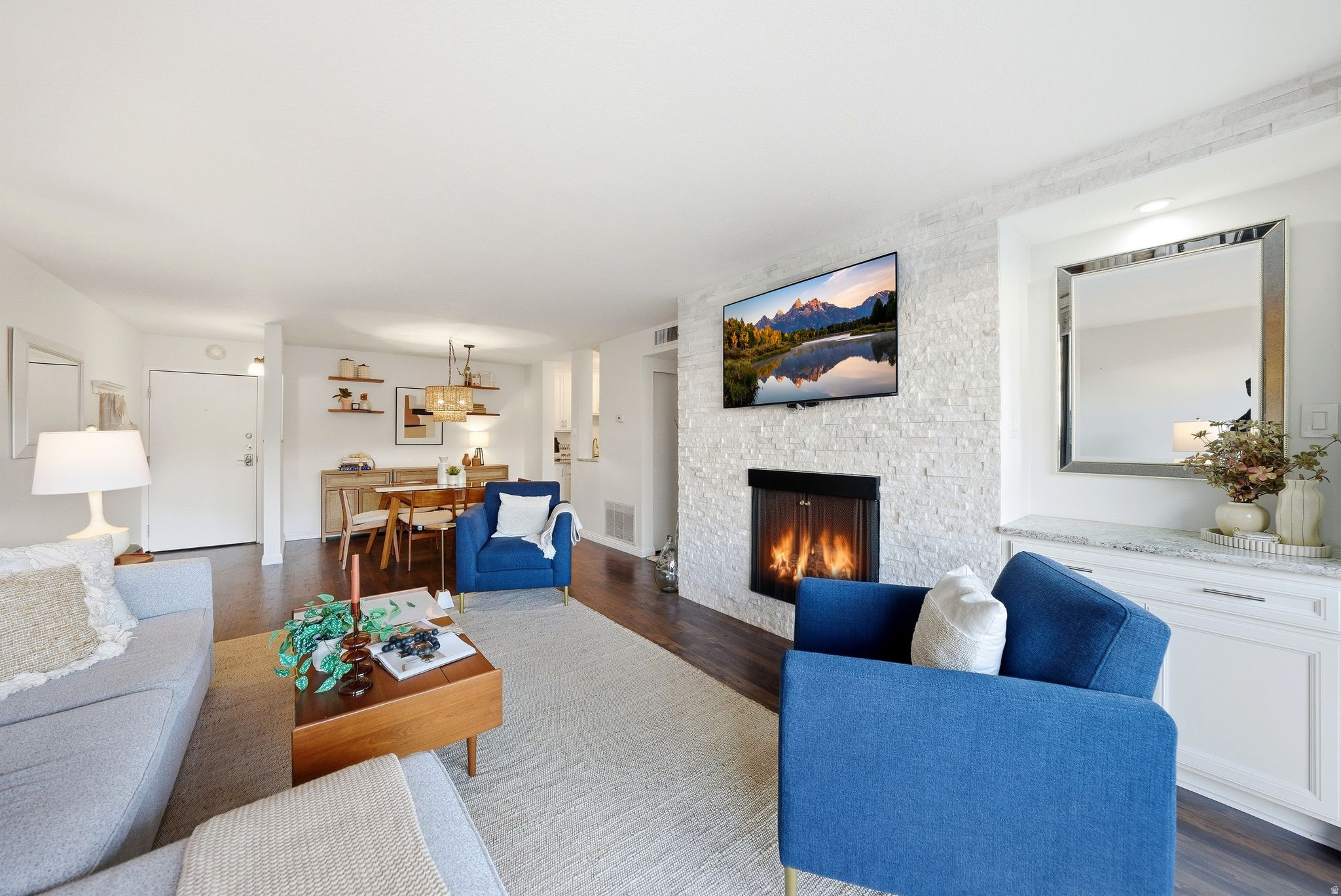 CANYON ROAD TOWERS - Residential