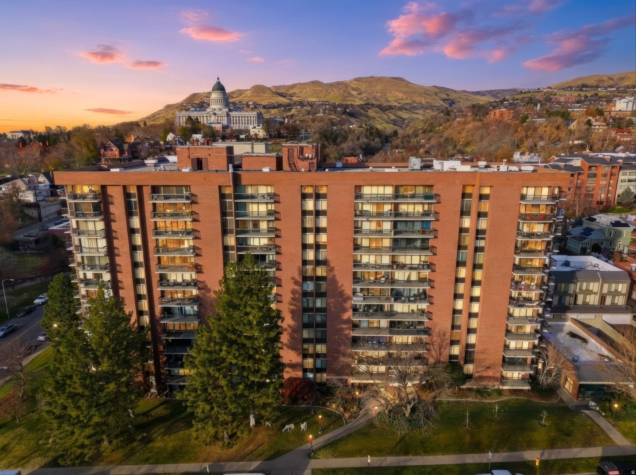 CANYON ROAD TOWERS - Residential