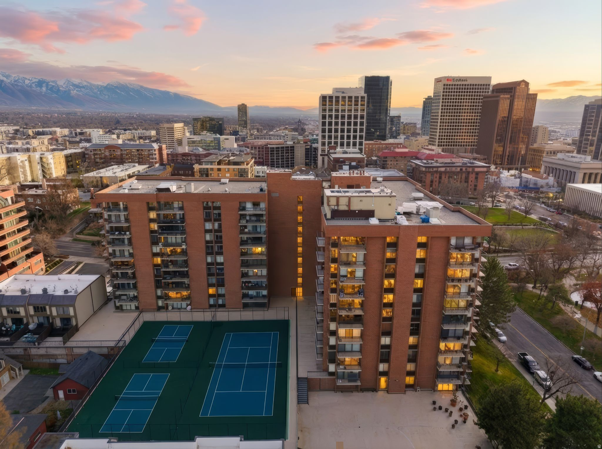 CANYON ROAD TOWERS - Residential