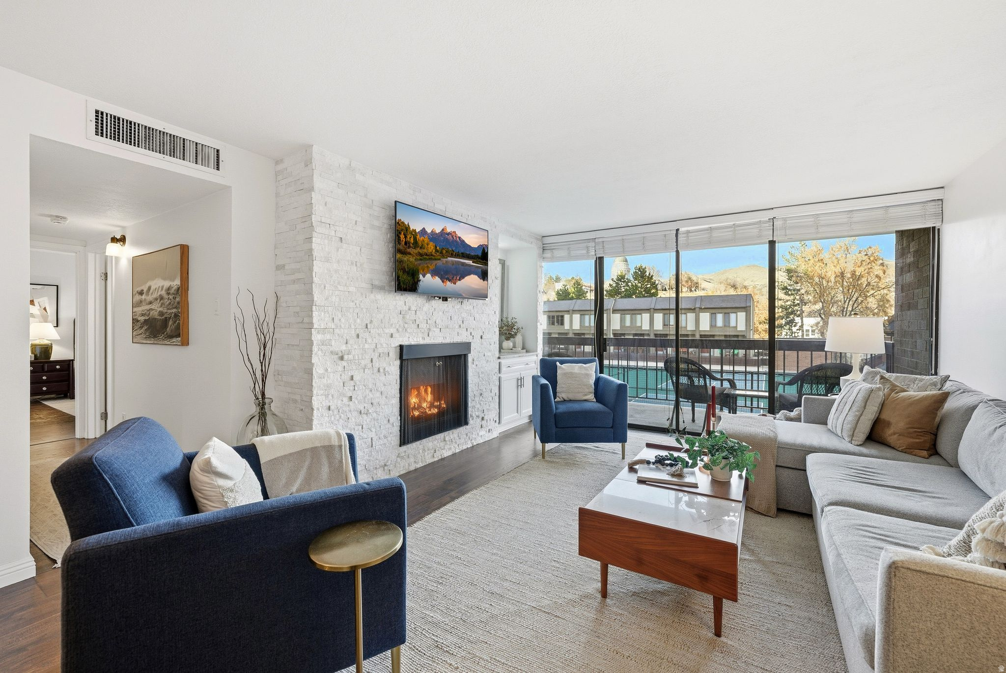 CANYON ROAD TOWERS - Residential