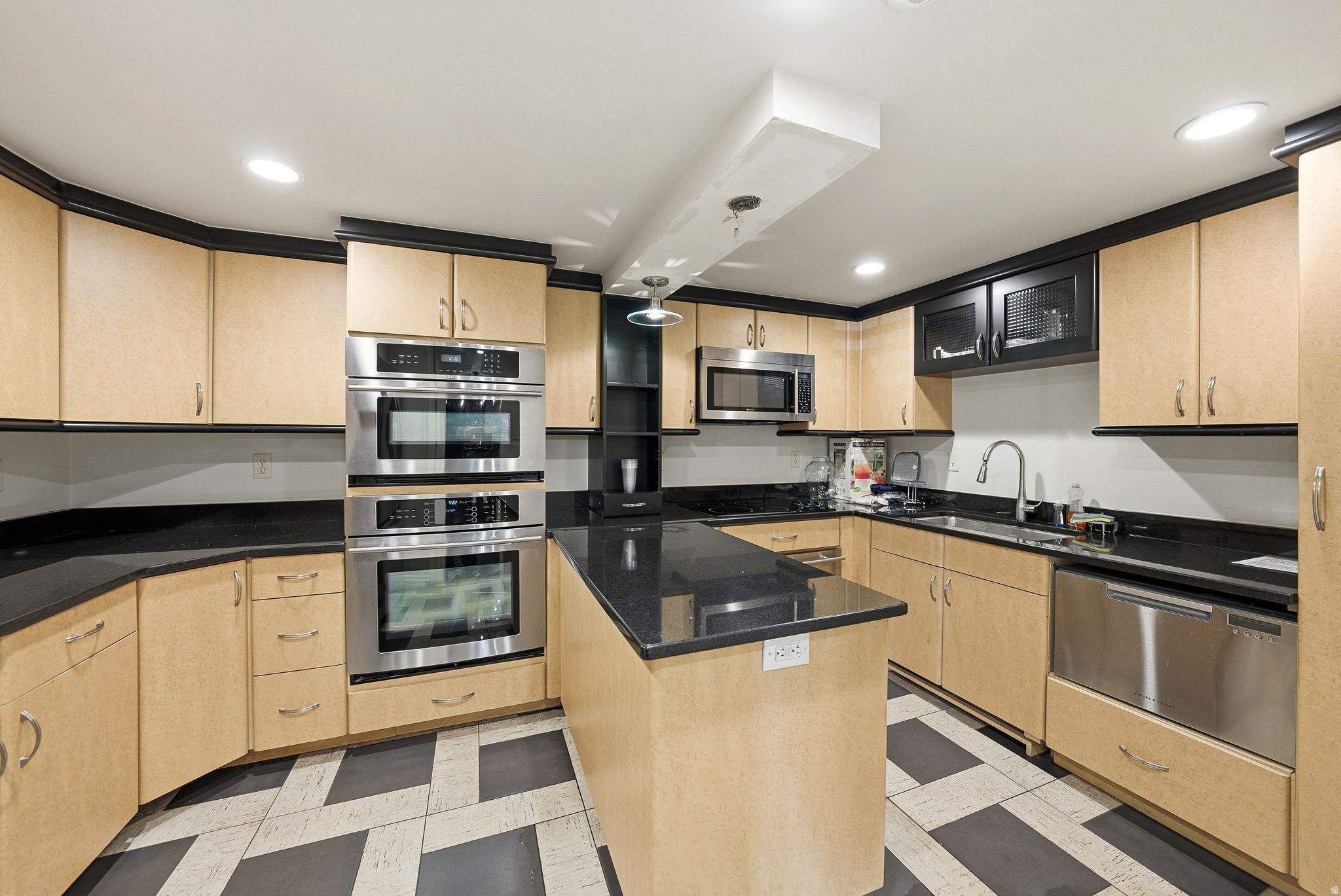 CANYON ROAD TOWERS - Residential