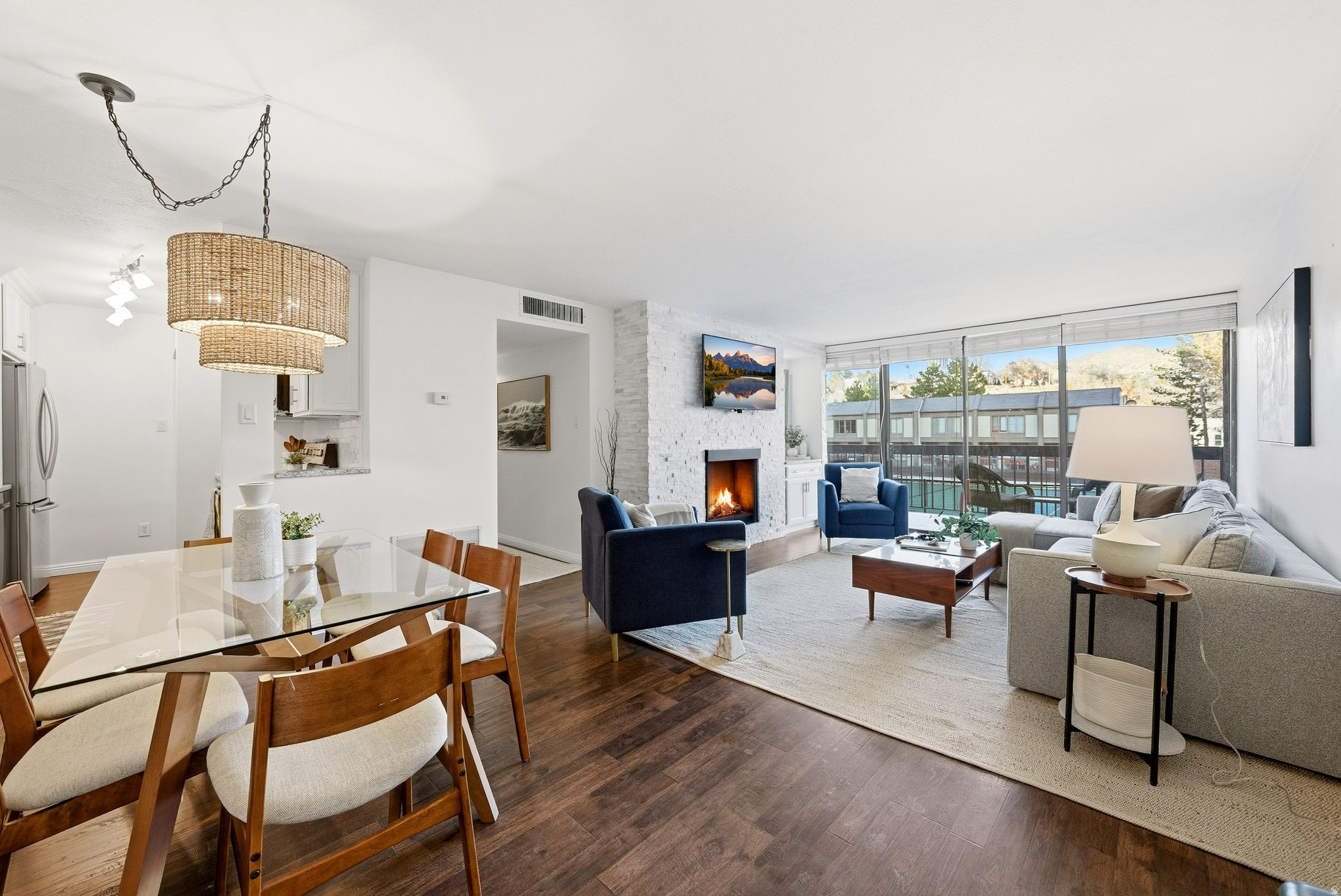 CANYON ROAD TOWERS - Residential