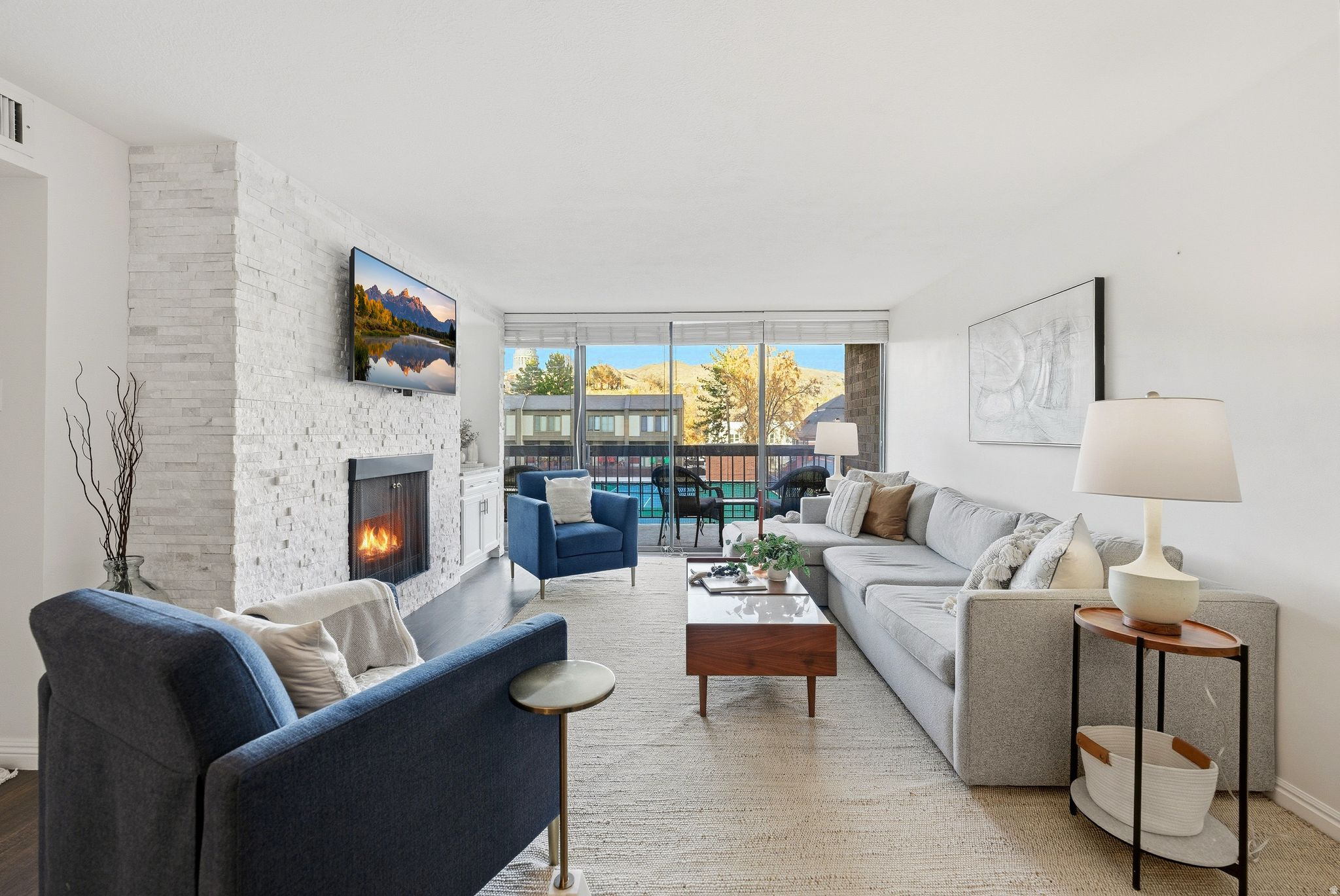 CANYON ROAD TOWERS - Residential