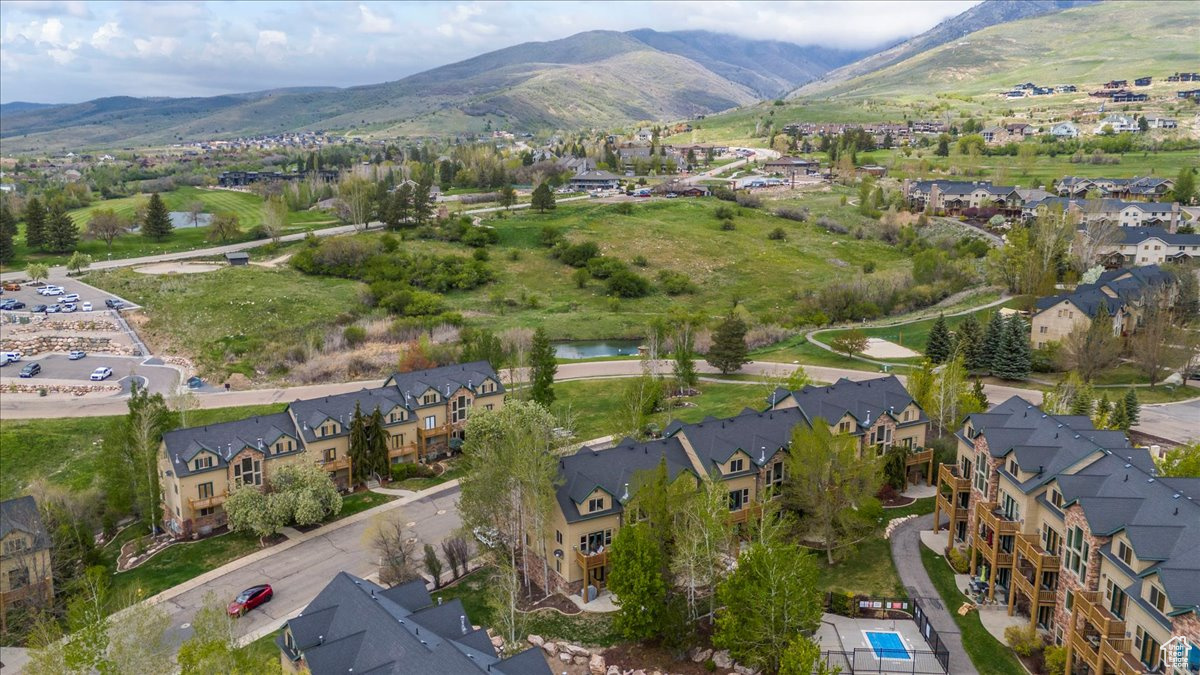 MOOSE HOLLOW CONDOS - Residential