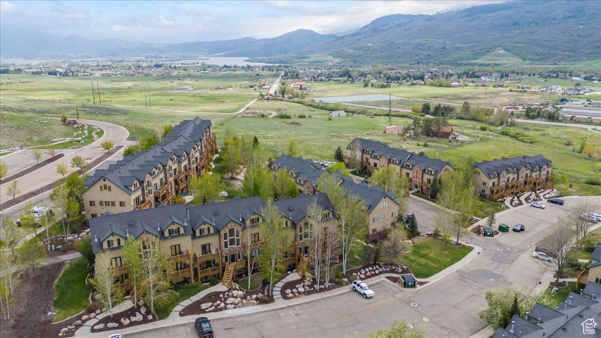 MOOSE HOLLOW CONDOS - Residential