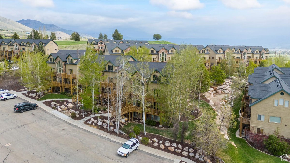 MOOSE HOLLOW CONDOS - Residential