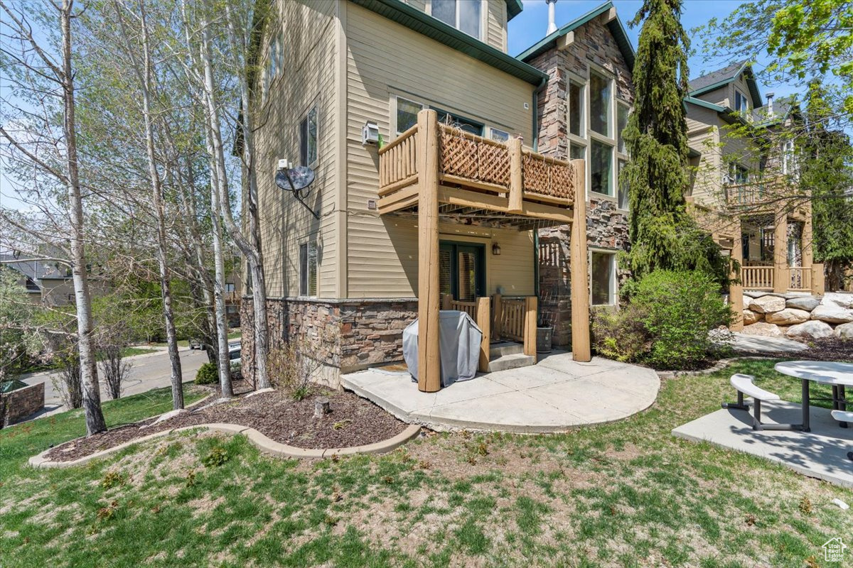 MOOSE HOLLOW CONDOS - Residential