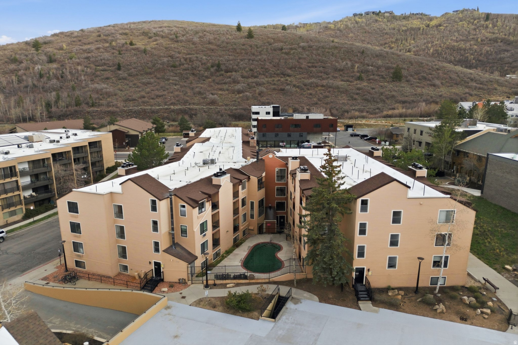 CARRIAGE HOUSE CONDOMINIUMS - Residential