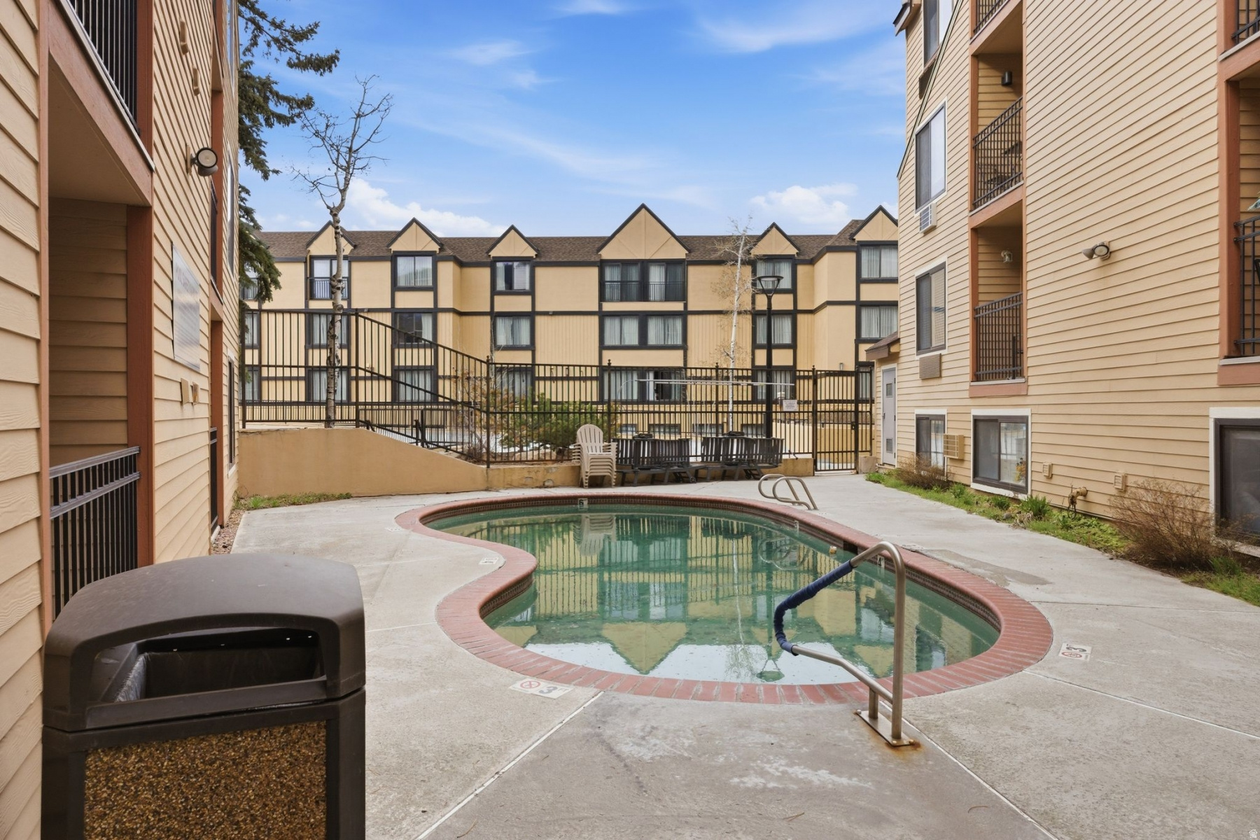 CARRIAGE HOUSE CONDOMINIUMS - Residential