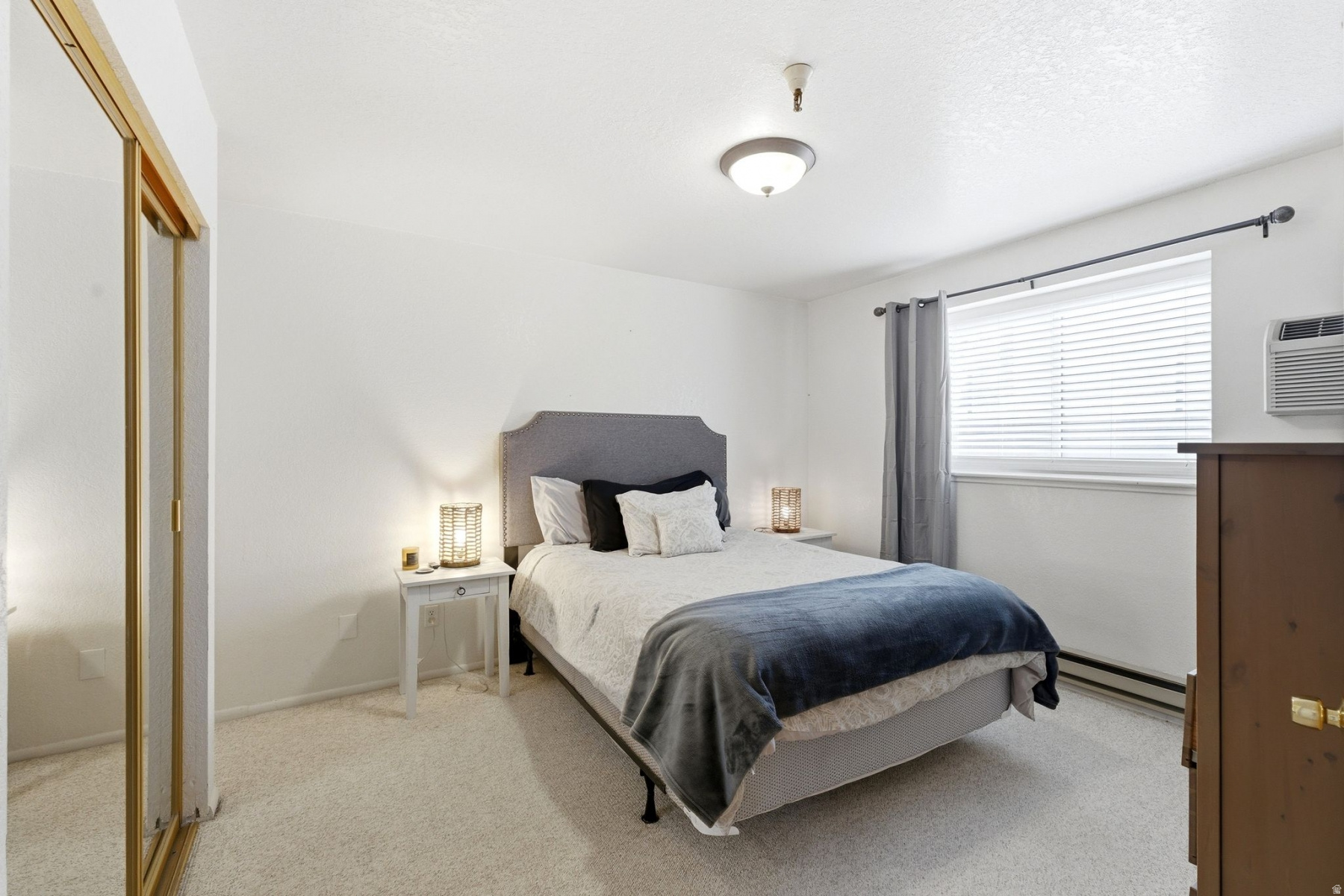 CARRIAGE HOUSE CONDOMINIUMS - Residential