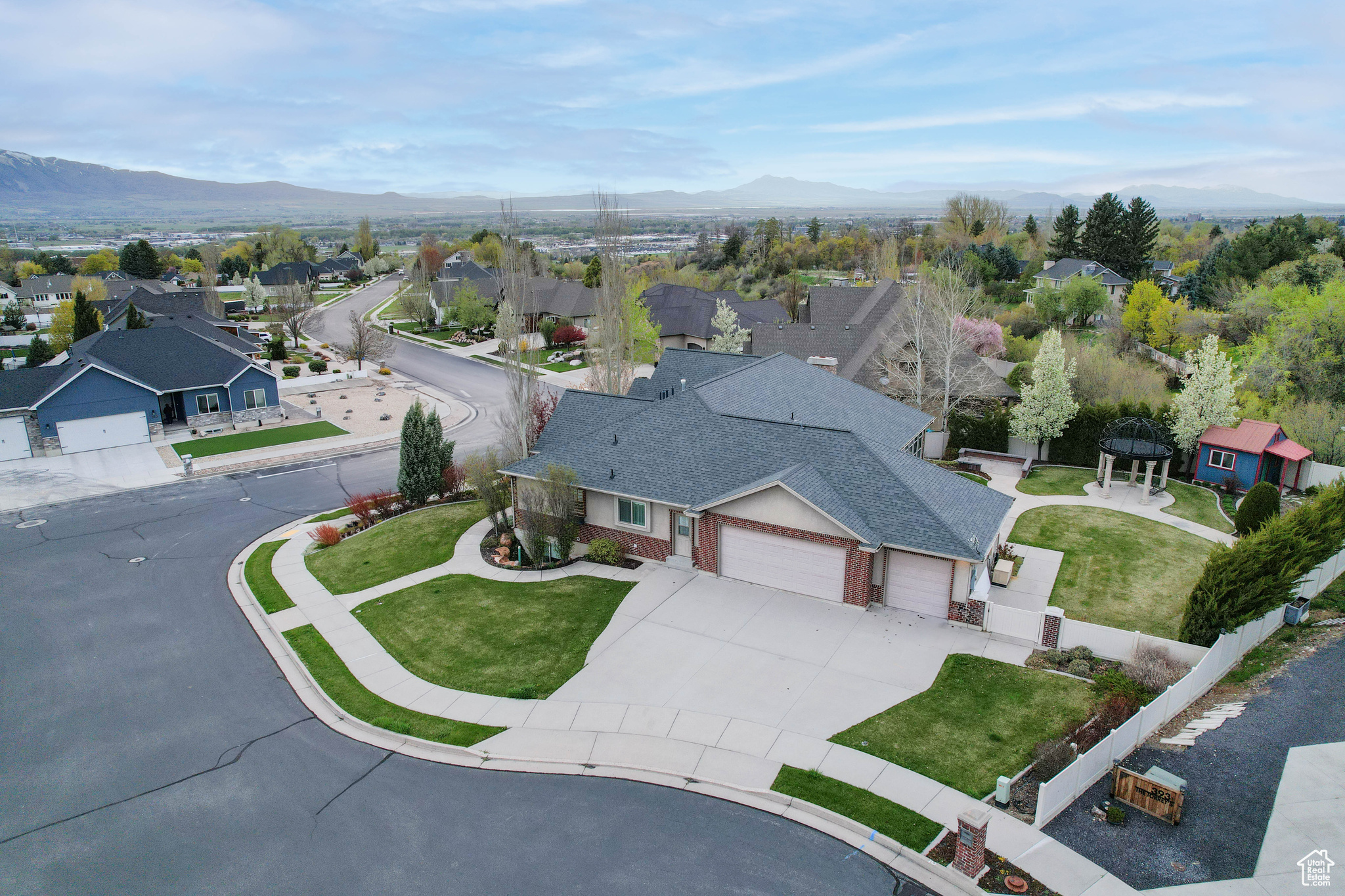 386 Edgehill Dr, Providence, Utah image 3