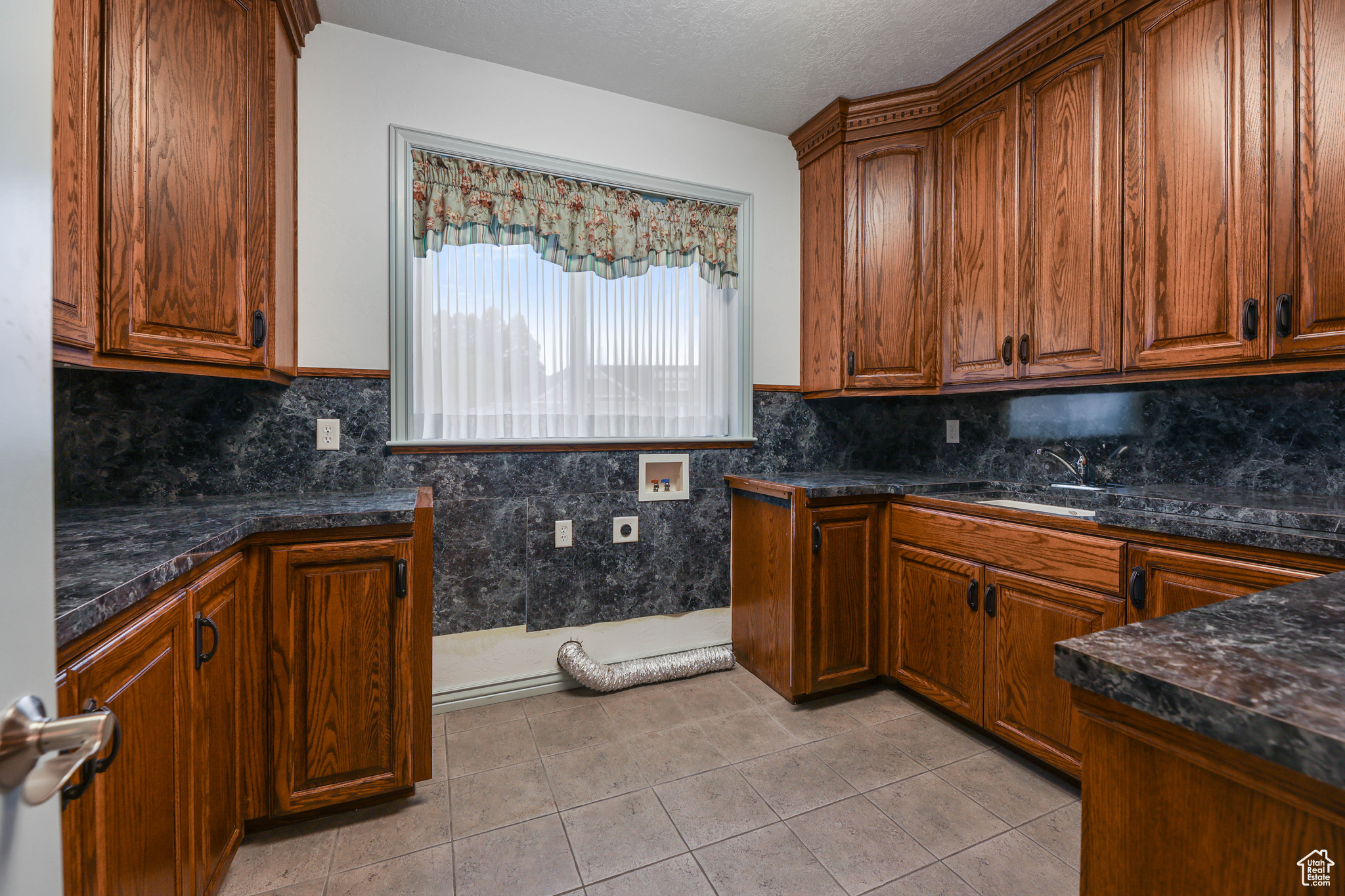 386 Edgehill Dr, Providence, Utah image 22