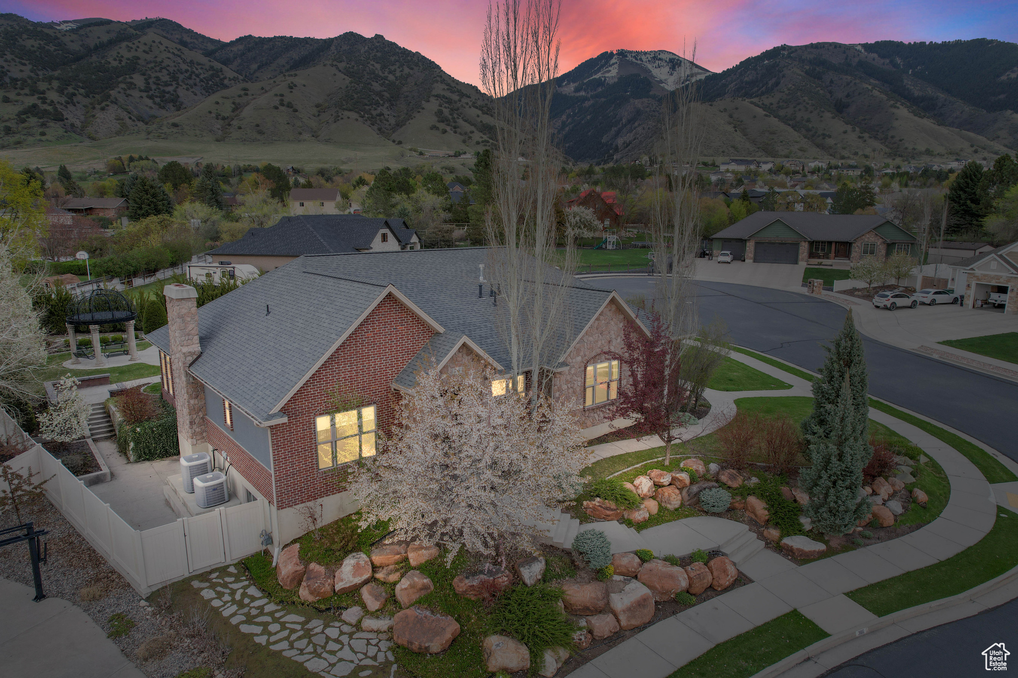 386 Edgehill Dr, Providence, Utah image 1