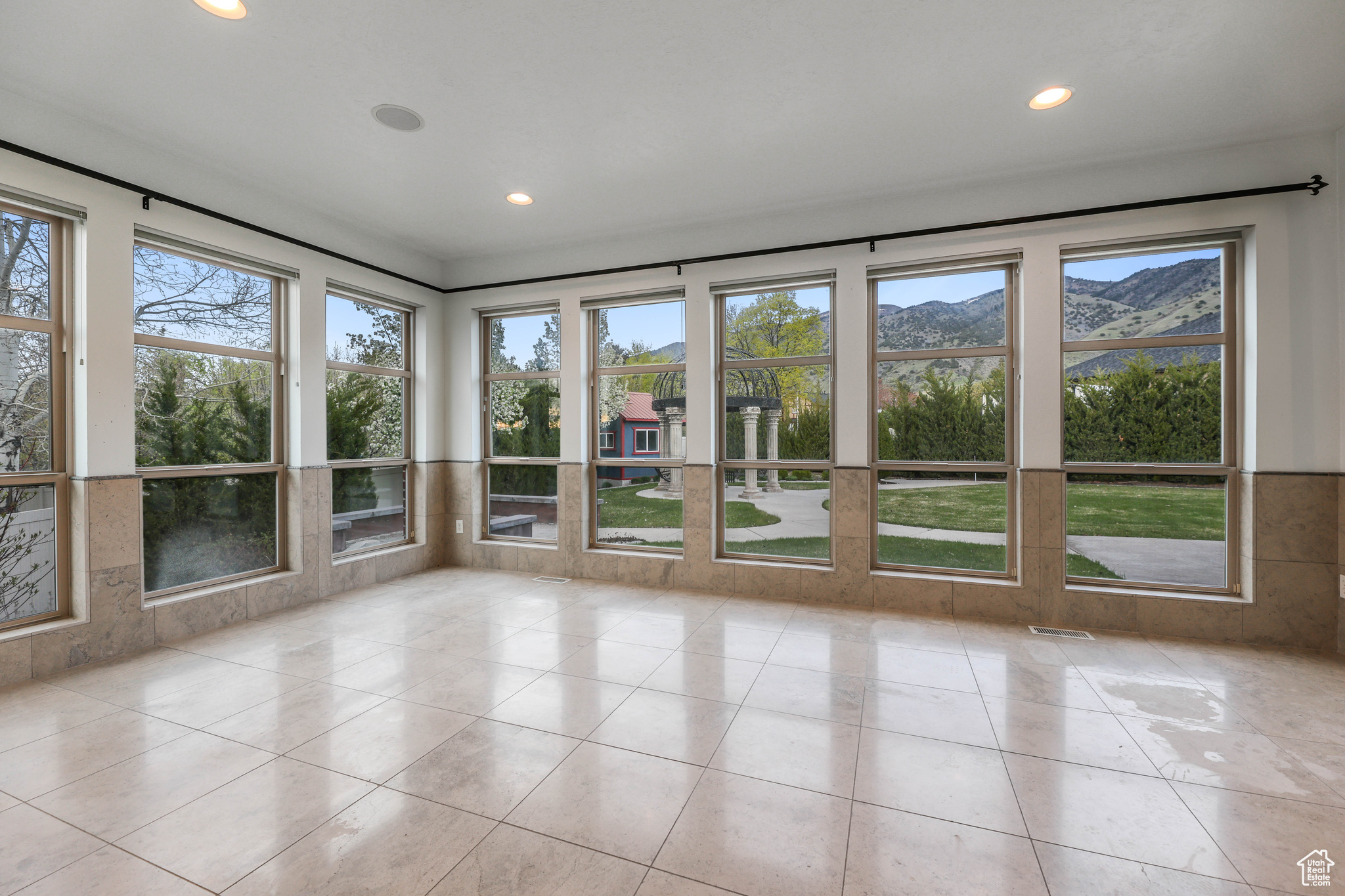 386 Edgehill Dr, Providence, Utah image 18