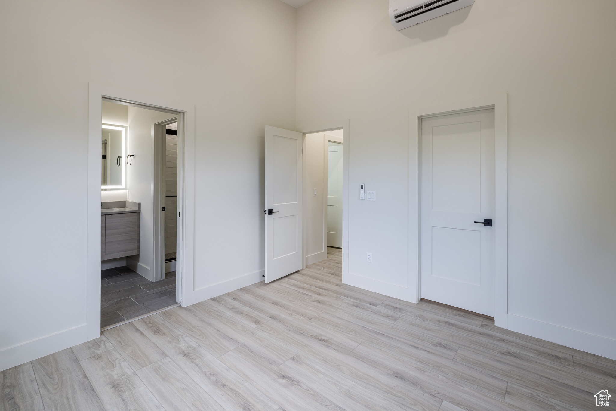 COTTONWOOD CONDOS - Residential