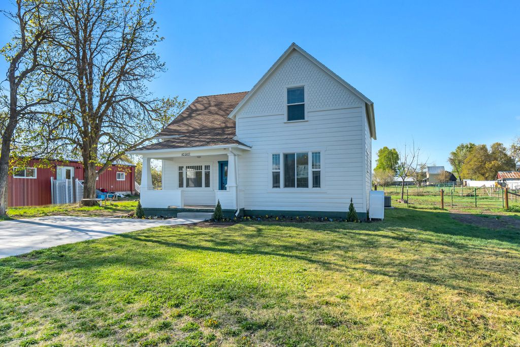 Photo of 40 E 400 S, Hyrum, UT 84319 (MLS # 2150497)