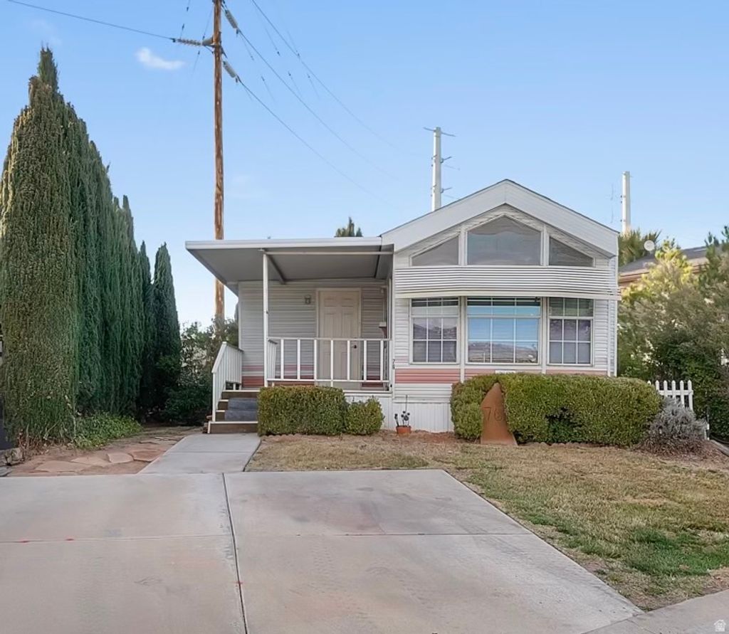 Photo of 448 E TELEGRAPH ST E #76, Washington, UT 84780 (MLS # 2141584)