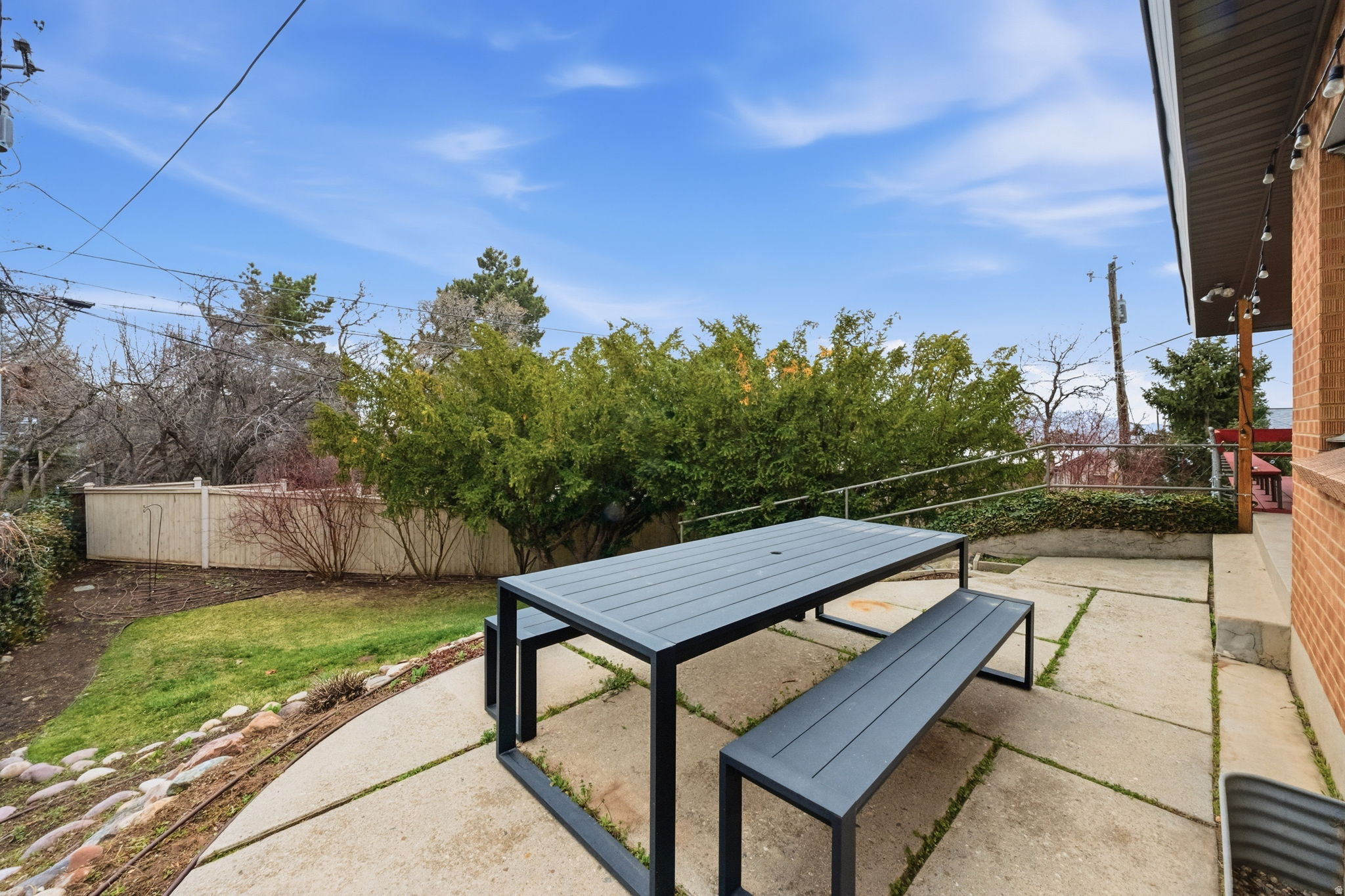 LAUREL HURST - Residential